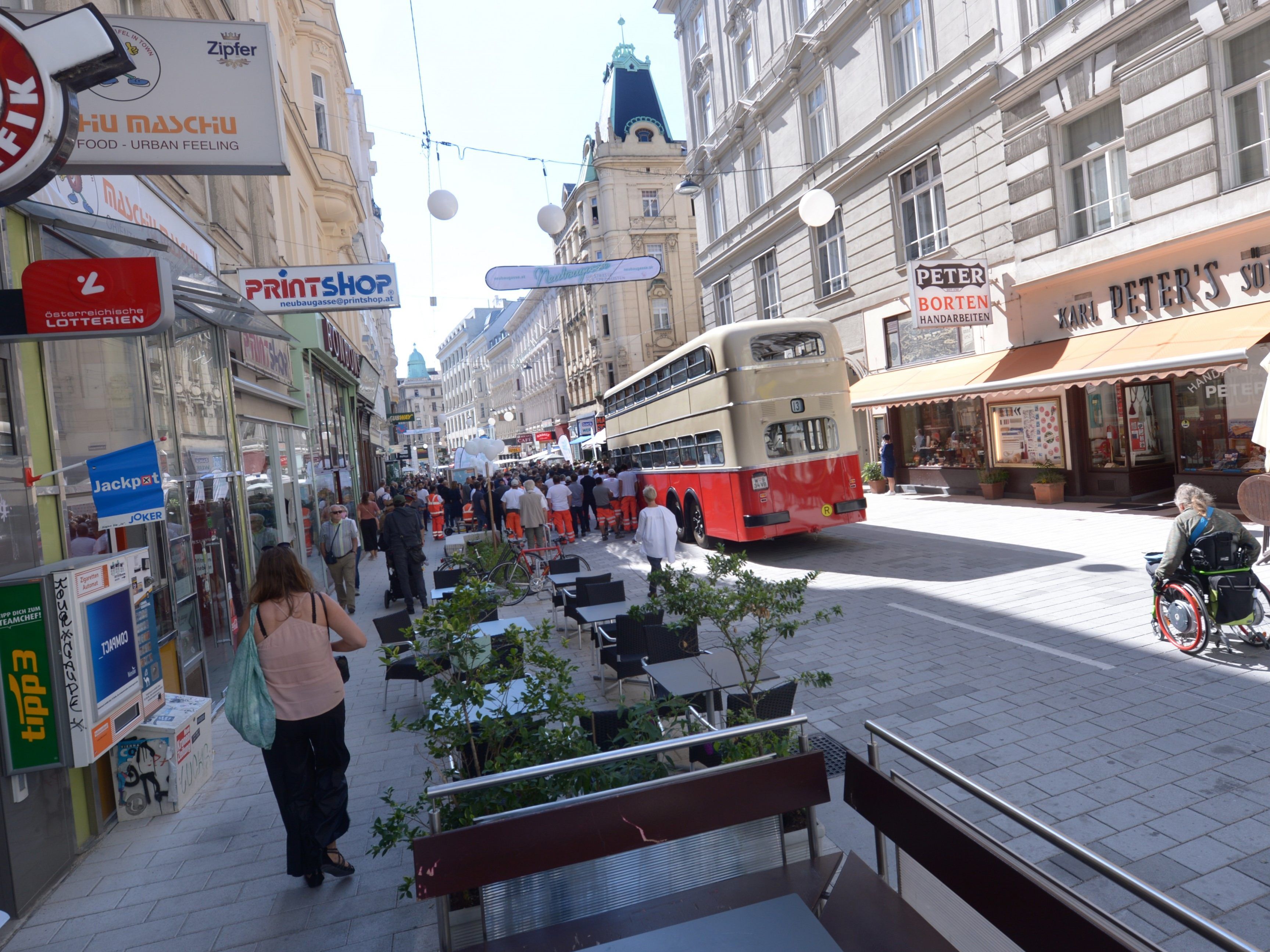 Die Begegnungszone Neubaugasse wurde offiziell eröffnet. Die Begegnungszone Neubaugasse wurde offiziell eröffnet.