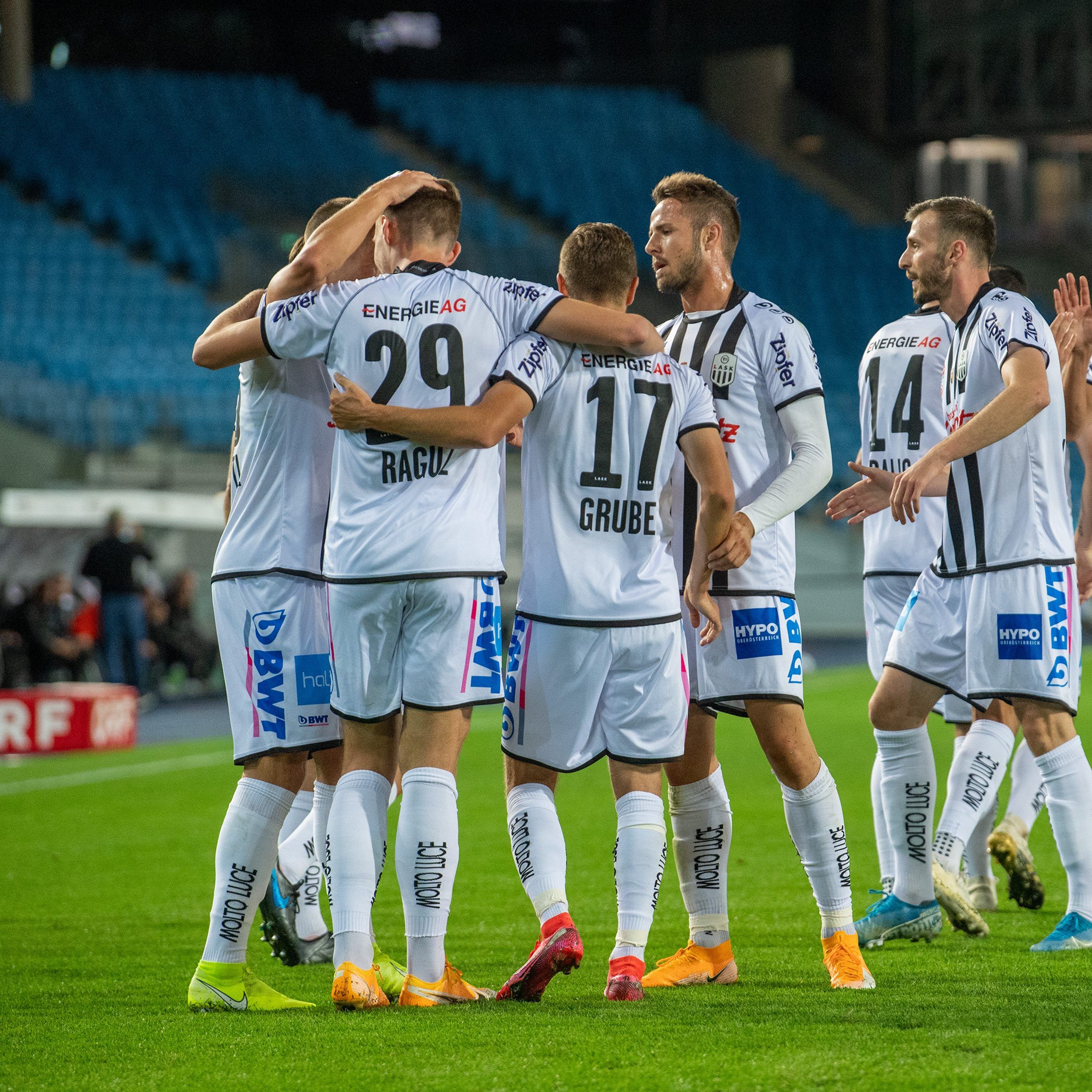 Der LASK kam zu Beginn der 2. Halbzeit kaum mehr aus dem jubeln heraus.