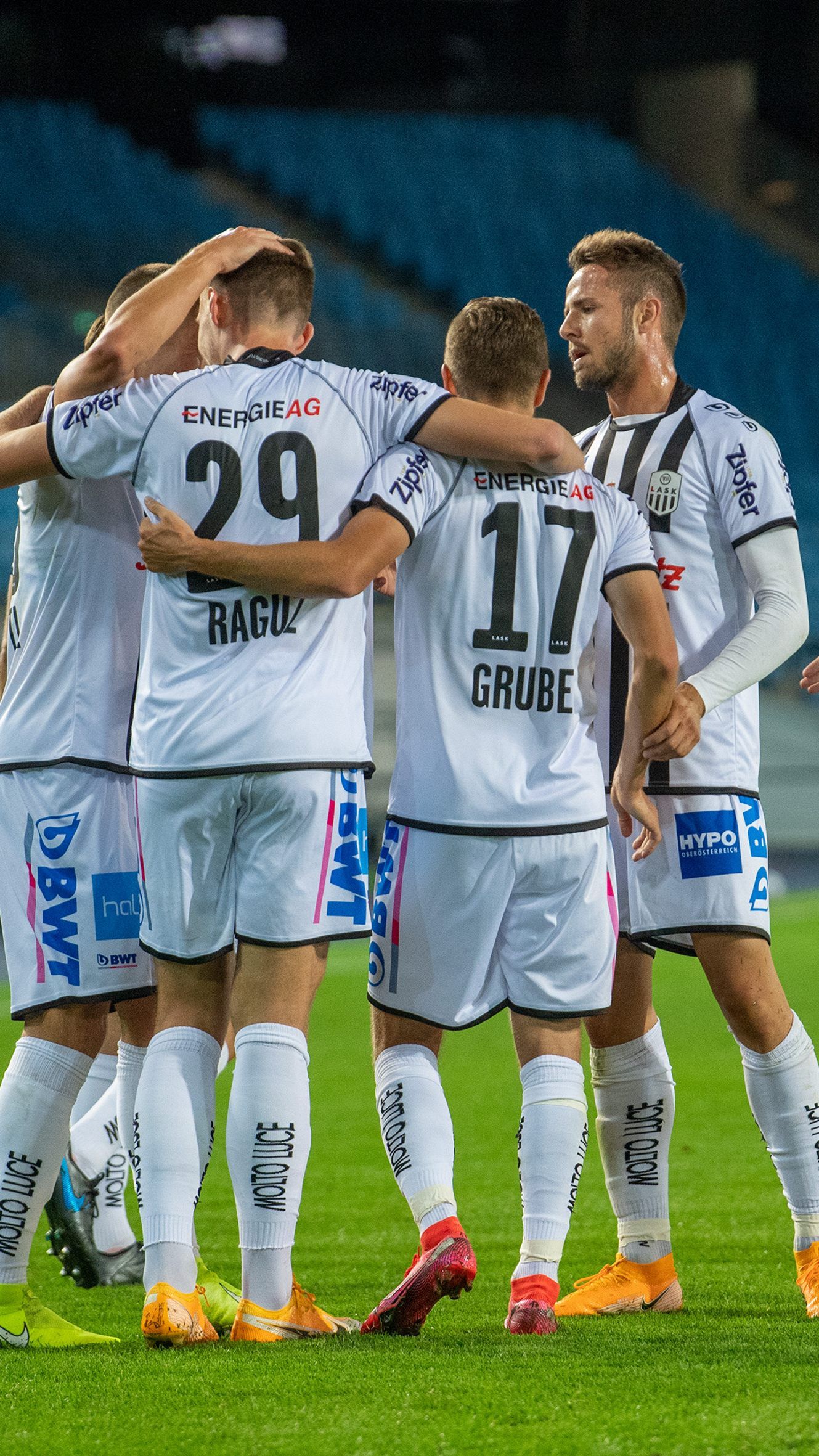 Der LASK kam zu Beginn der 2. Halbzeit kaum mehr aus dem jubeln heraus.