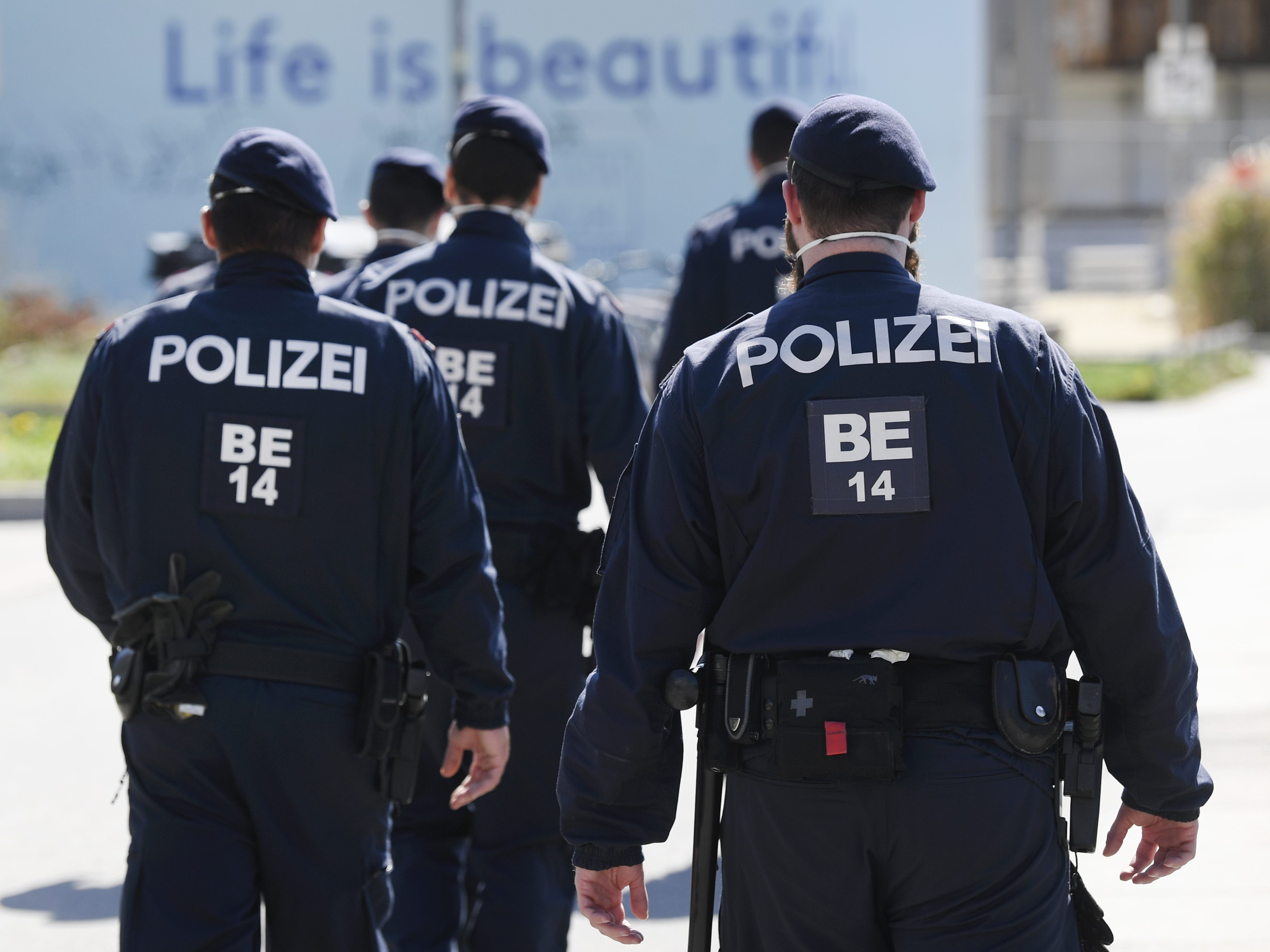 Vier Suspendierungen von Polizisten wurden aufgehoben Vier Suspendierungen von Polizisten wurden aufgehoben
