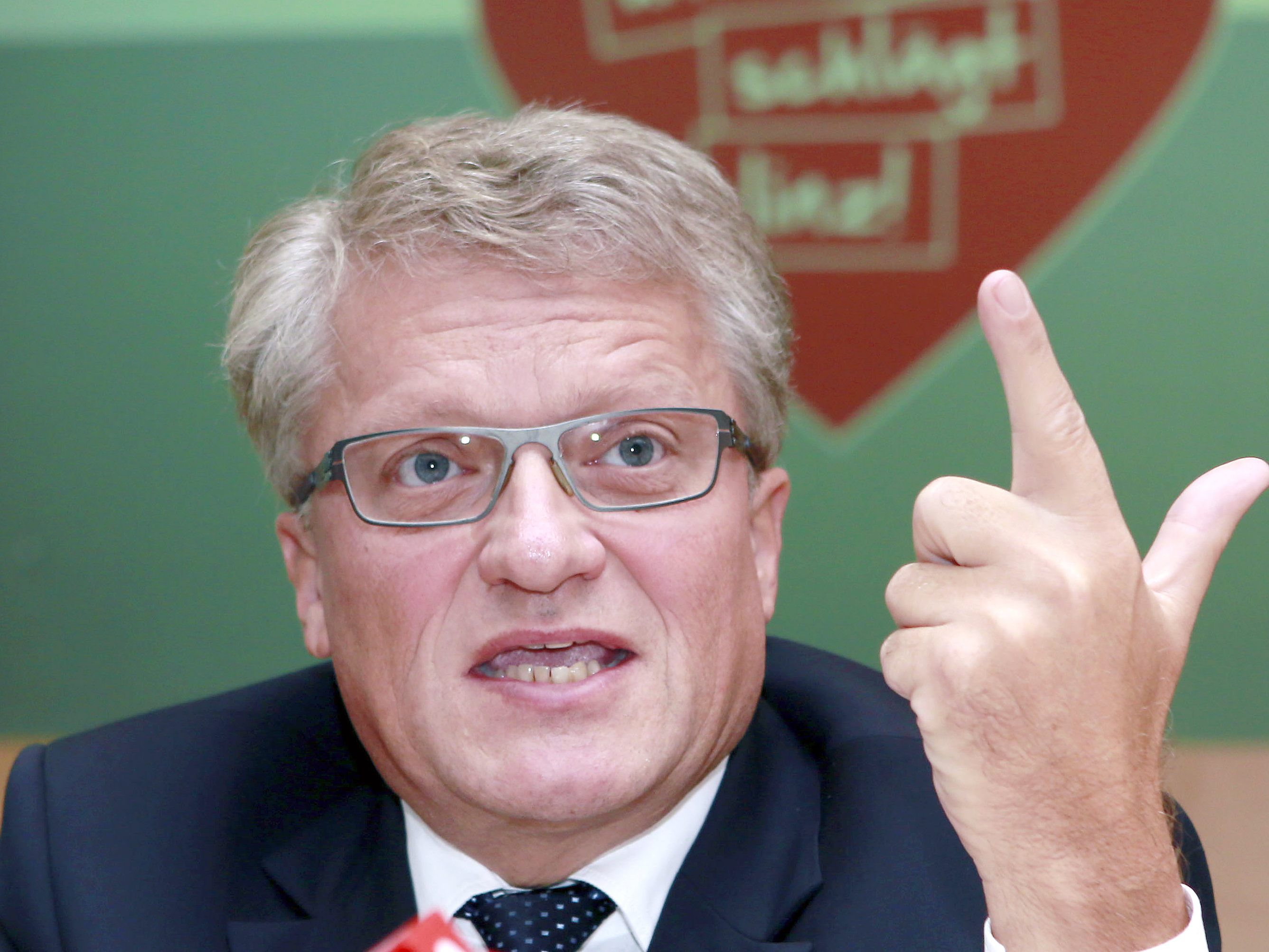 Der Linzer Bürgermeister will keine Verschärfungen der Corona-Maßnahmen durchführen. Der Linzer Bürgermeister will keine Verschärfungen der Corona-Maßnahmen durchführen.