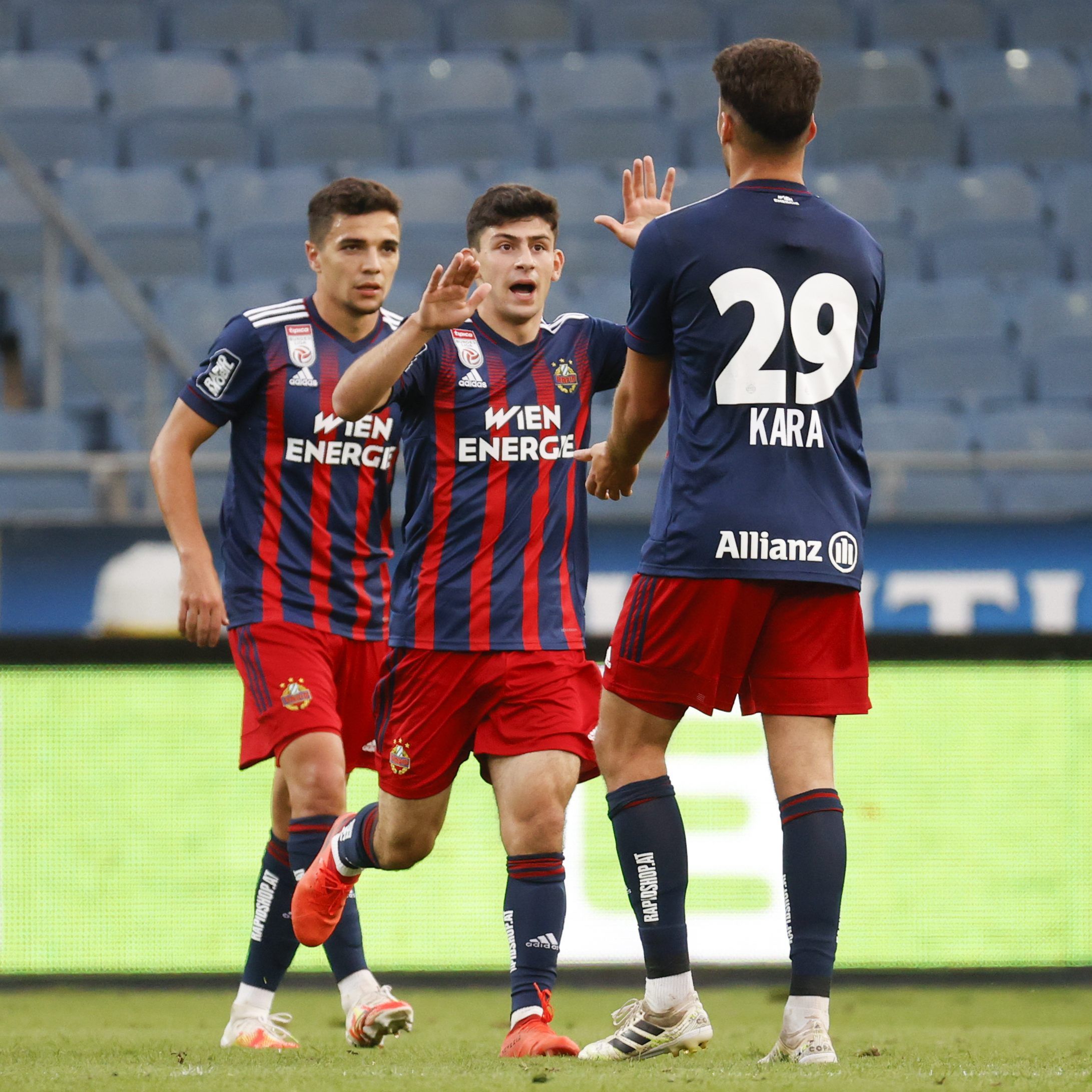 LIVE-Ticker zum Spiel SKN St. Pölten gegen Rapid Wien ab 17.00 Uhr.