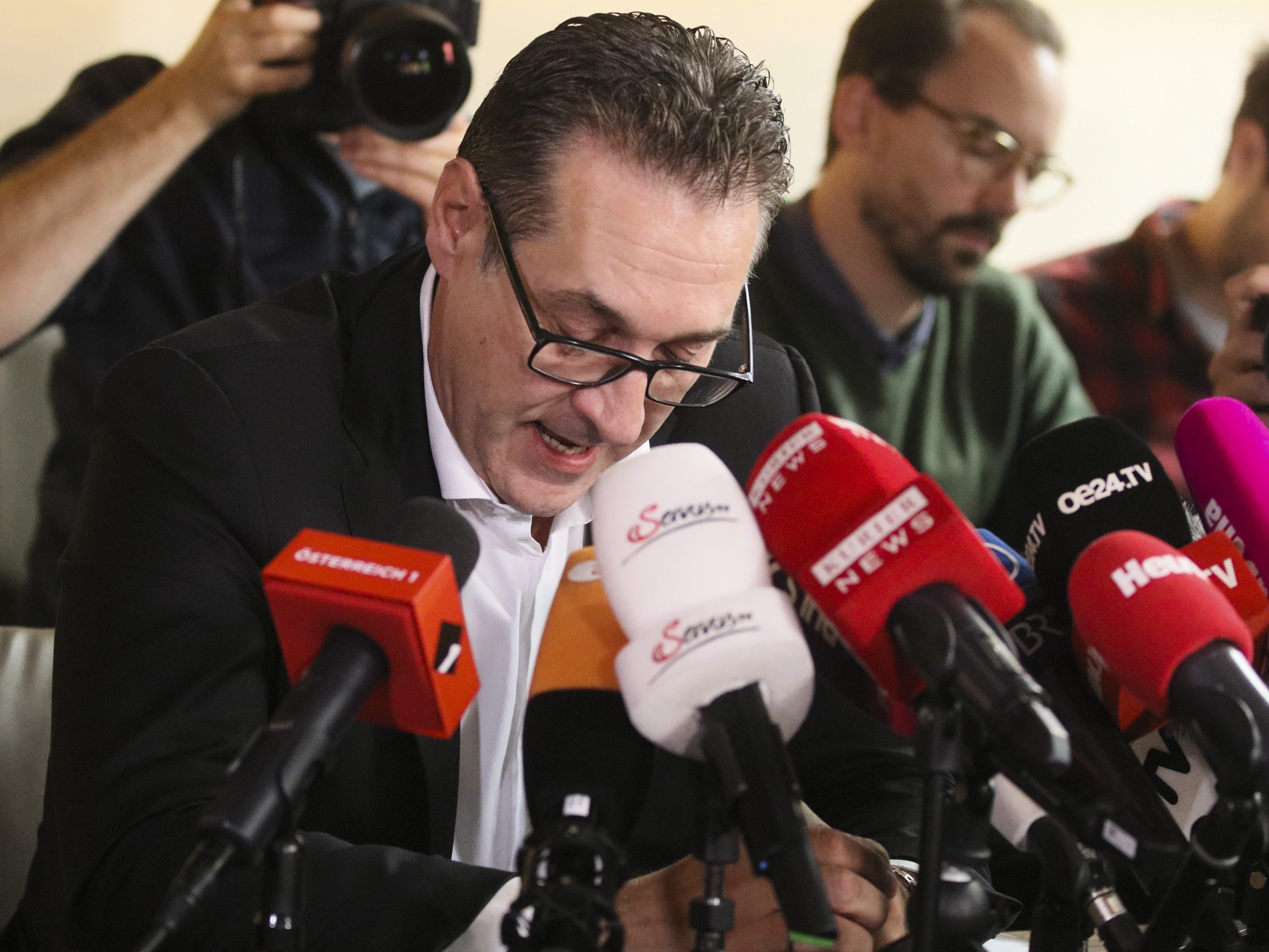 Die Aussagen seines Ex-Bodyguards belasten HC Strache. Die Aussagen seines Ex-Bodyguards belasten HC Strache.
