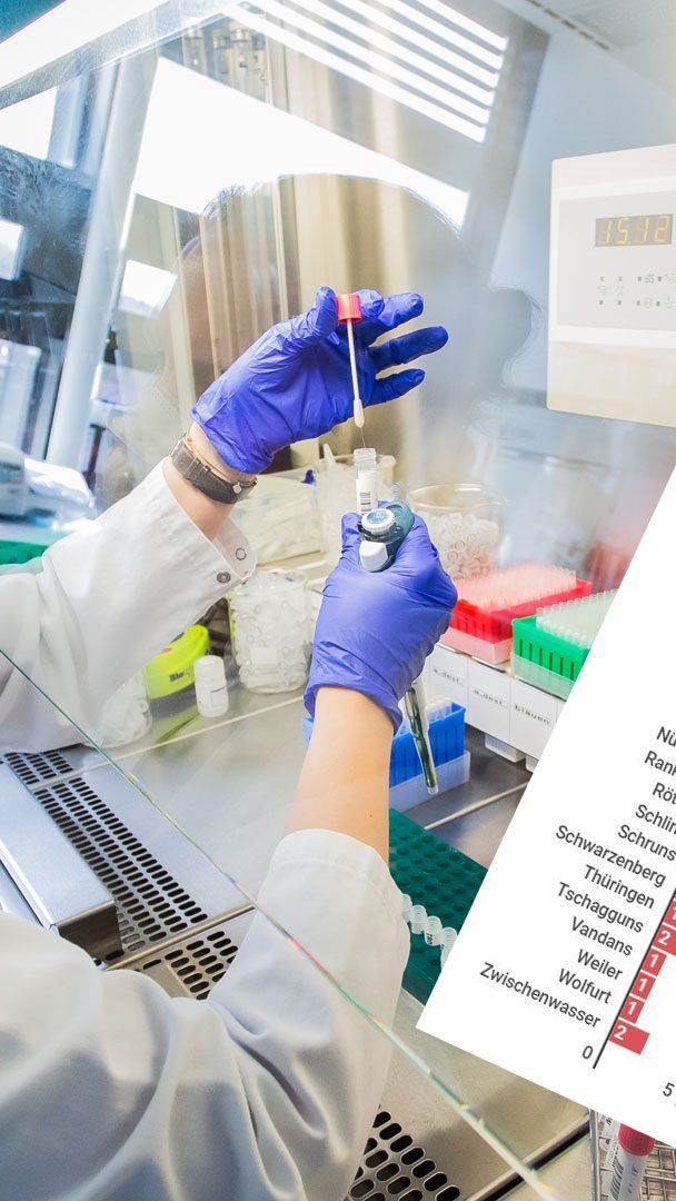 Auch am Samstag gehen die Corona-Zahlen im Land rasant nach oben.