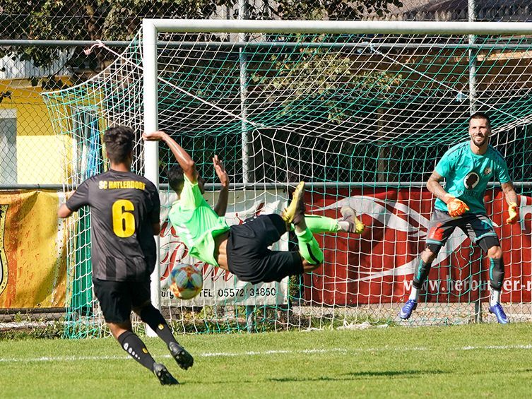 Adiel Moura mit einer akrobatischen Einlage