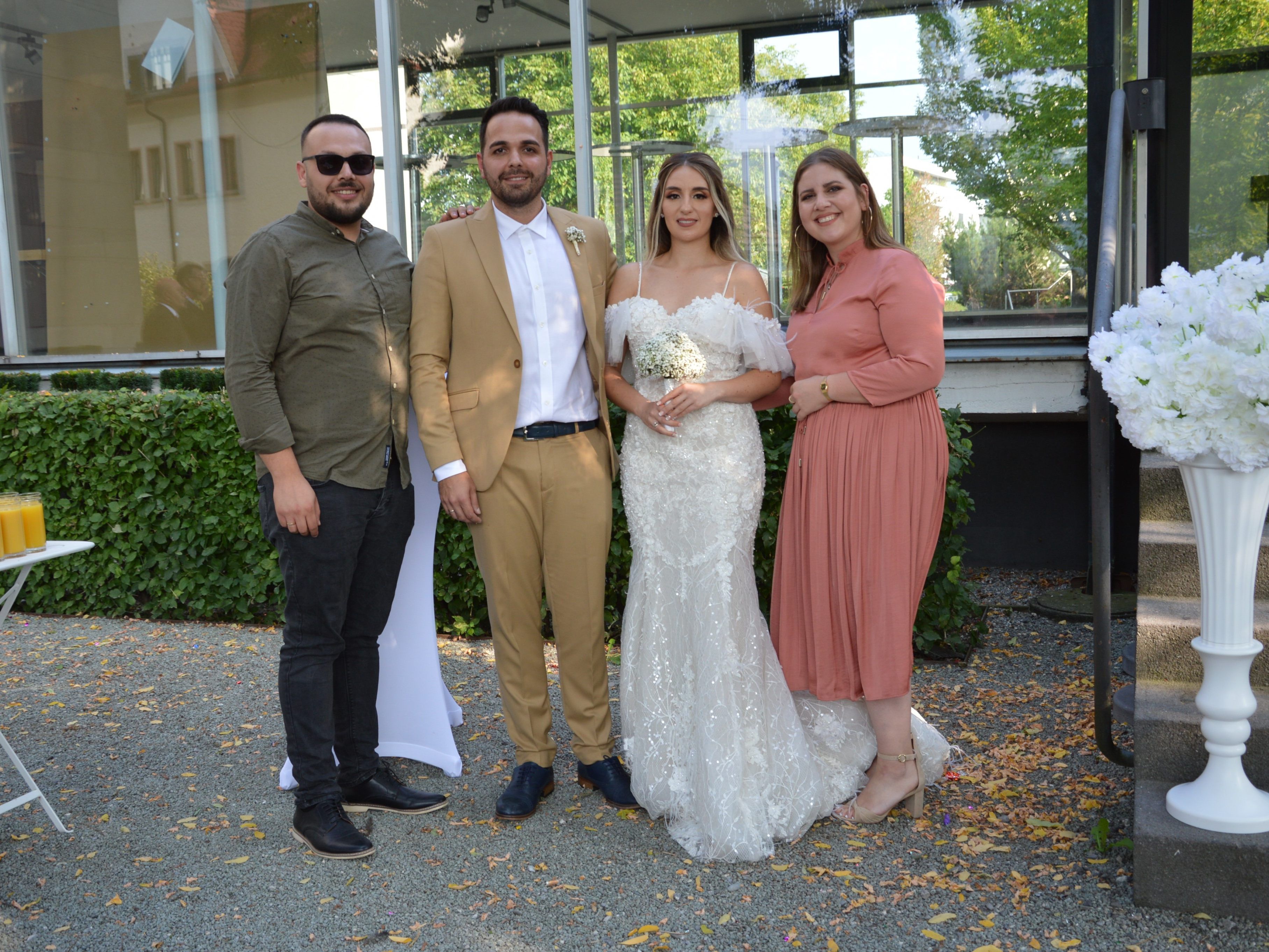 Nazife Nur Önder und Fatih Mehmet Cetin haben geheiratet. Nazife Nur Önder und Fatih Mehmet Cetin haben geheiratet.
