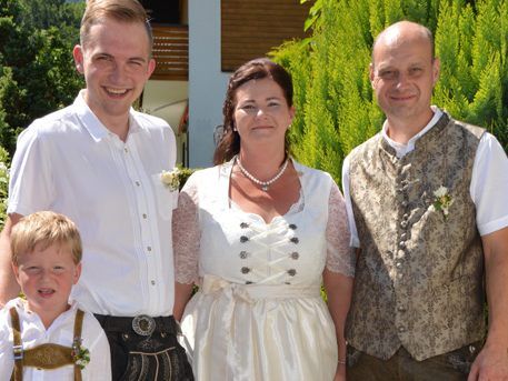 Daniela und Christoph haben feierlich geheiratet.