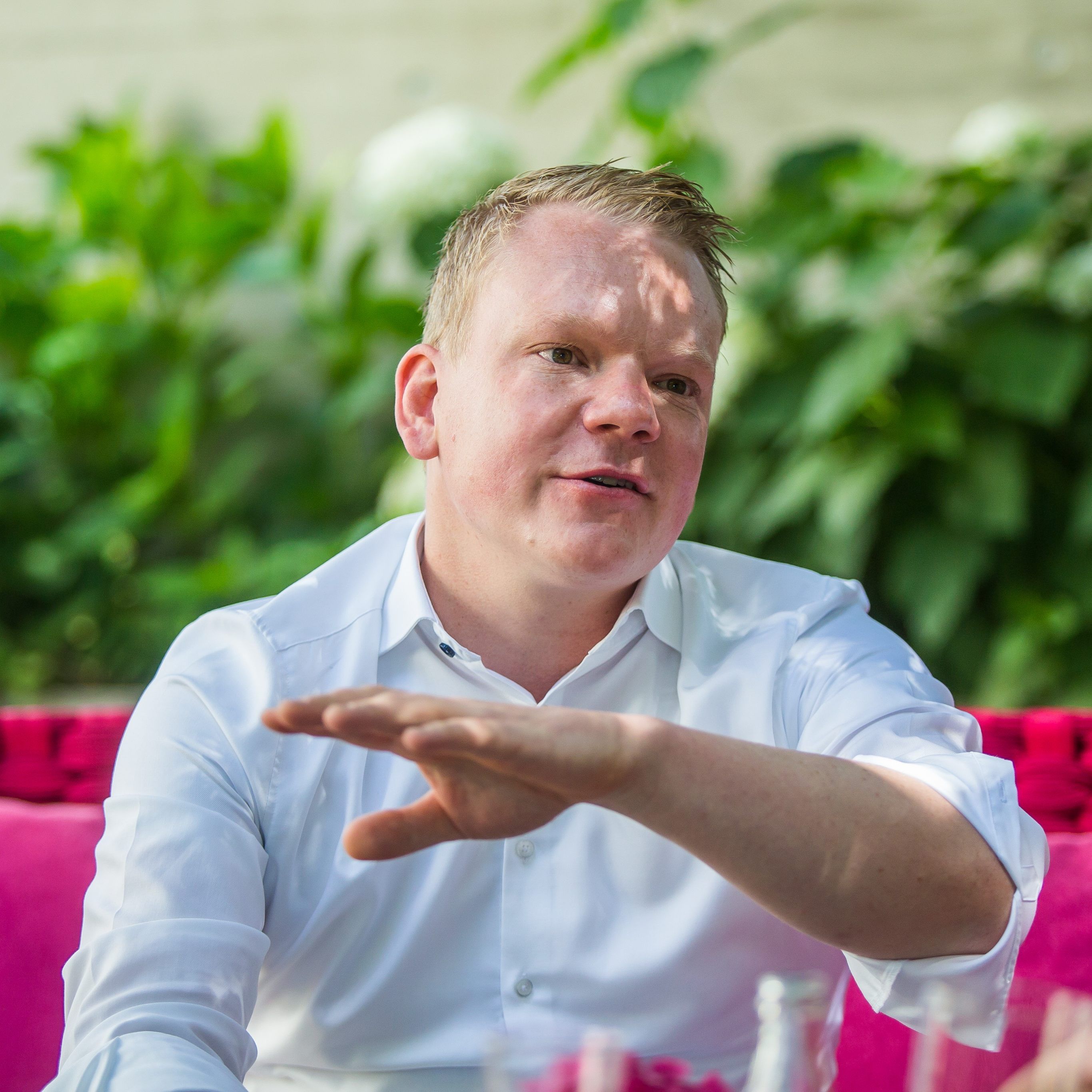 Bitschi kritisiert die fehlenden rechtlichen Voraussetzungen für verbindliche Maßnahmen.