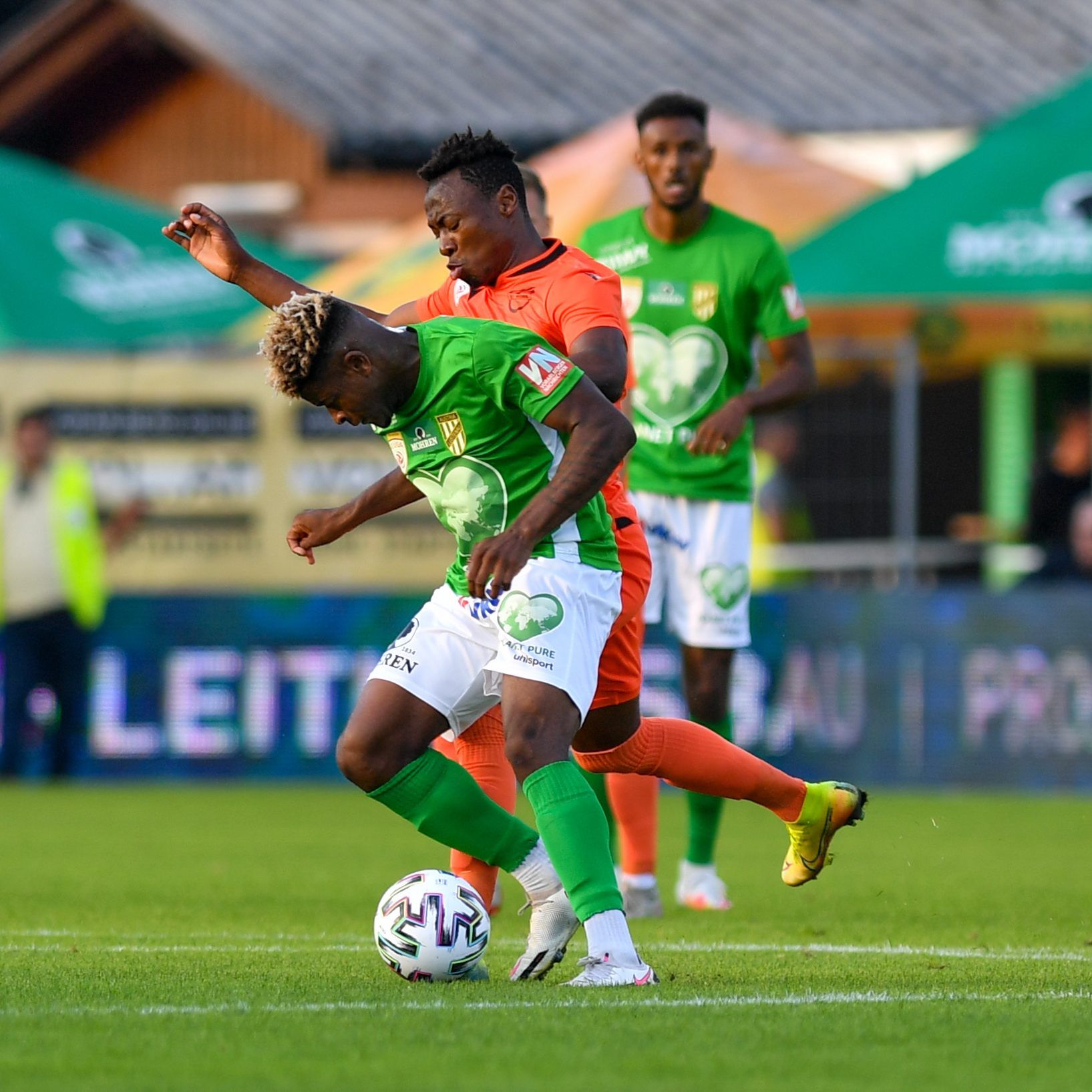 Horns Cheukoua (m.) sorgte zehn Minuten vor Spielende für das 1:1.