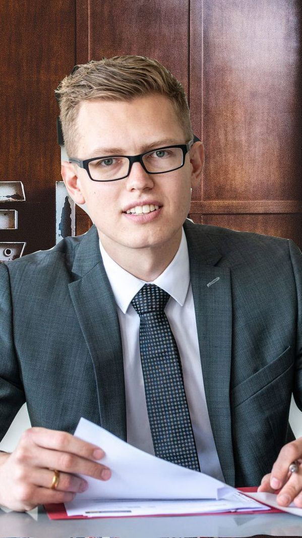 Rechtsanwalt Linus Mähr vertritt das Hotel vor Gericht