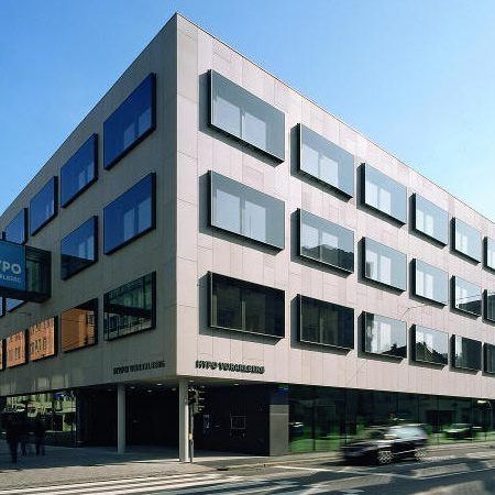 Der Vorstand bezeichnete das Halbjahresergebnis dennoch als "insgesamt zufriedenstellend".