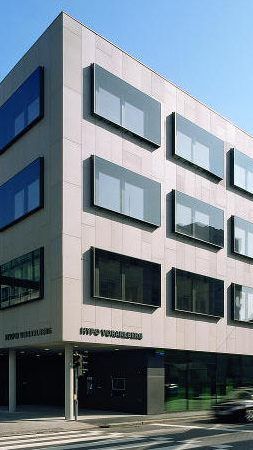 Der Vorstand bezeichnete das Halbjahresergebnis dennoch als "insgesamt zufriedenstellend".