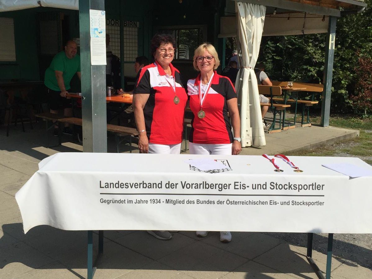 (Unsere Stockerldamen Beate Matthä und Inge Voltolini)