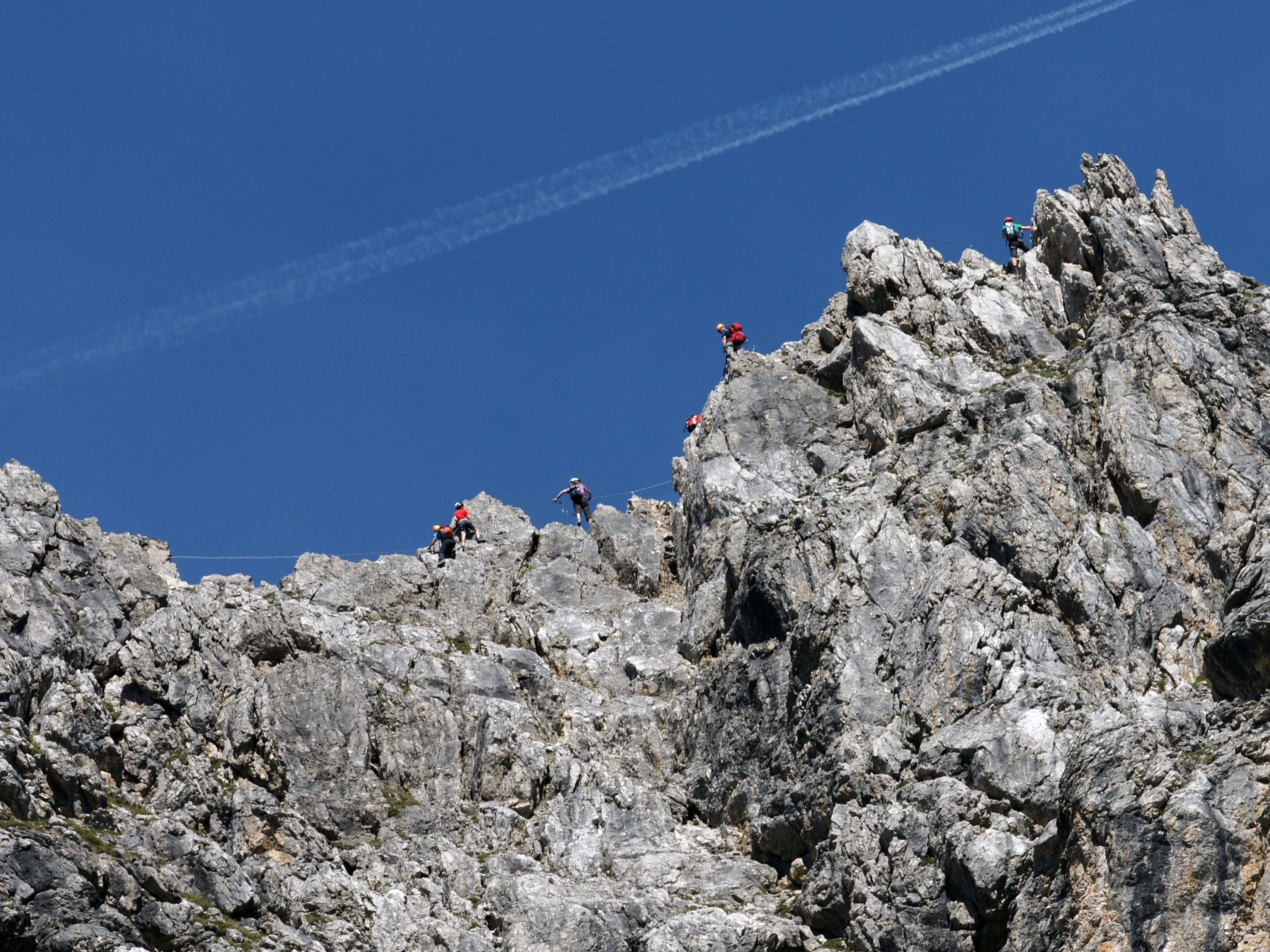 Der Wanderer stürzte etwa 100 Meter über eine steile Festwand ab.