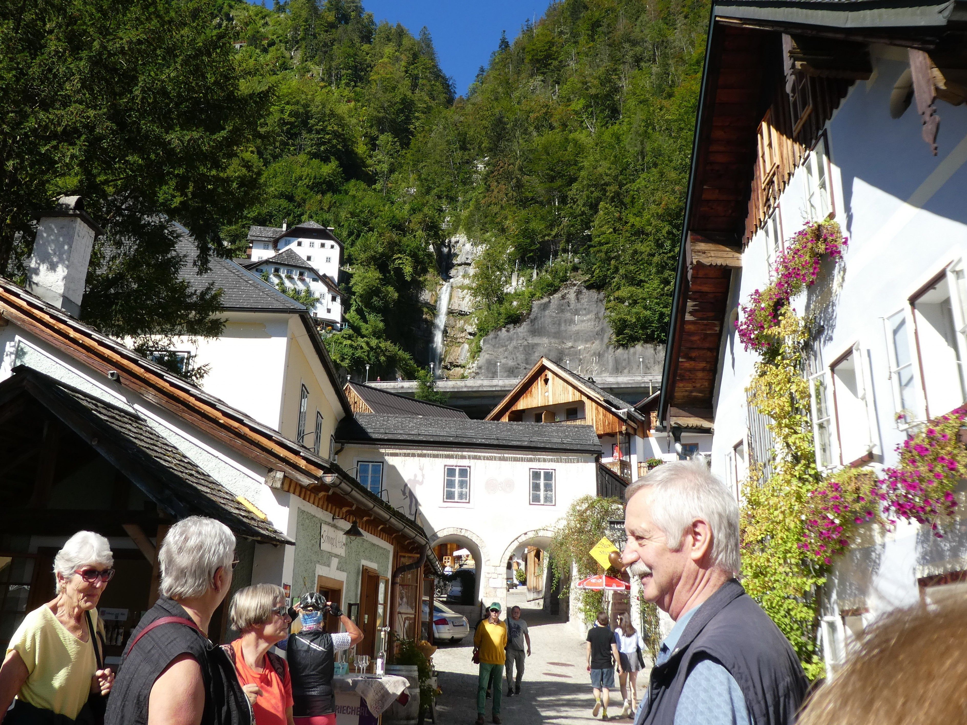 Mag. Fritz Pichler führt uns durch sein Hallstatt Mag. Fritz Pichler führt uns durch sein Hallstatt