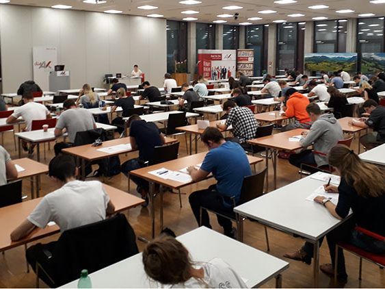 Aufnahmetest für die Berufsreife: Gerne verschickt das BFI im Vorfeld einen Orientierungstest. (Foto: Tschann) Aufnahmetest für die Berufsreife: Gerne verschickt das BFI im Vorfeld einen Orientierungstest. (Foto: Tschann)