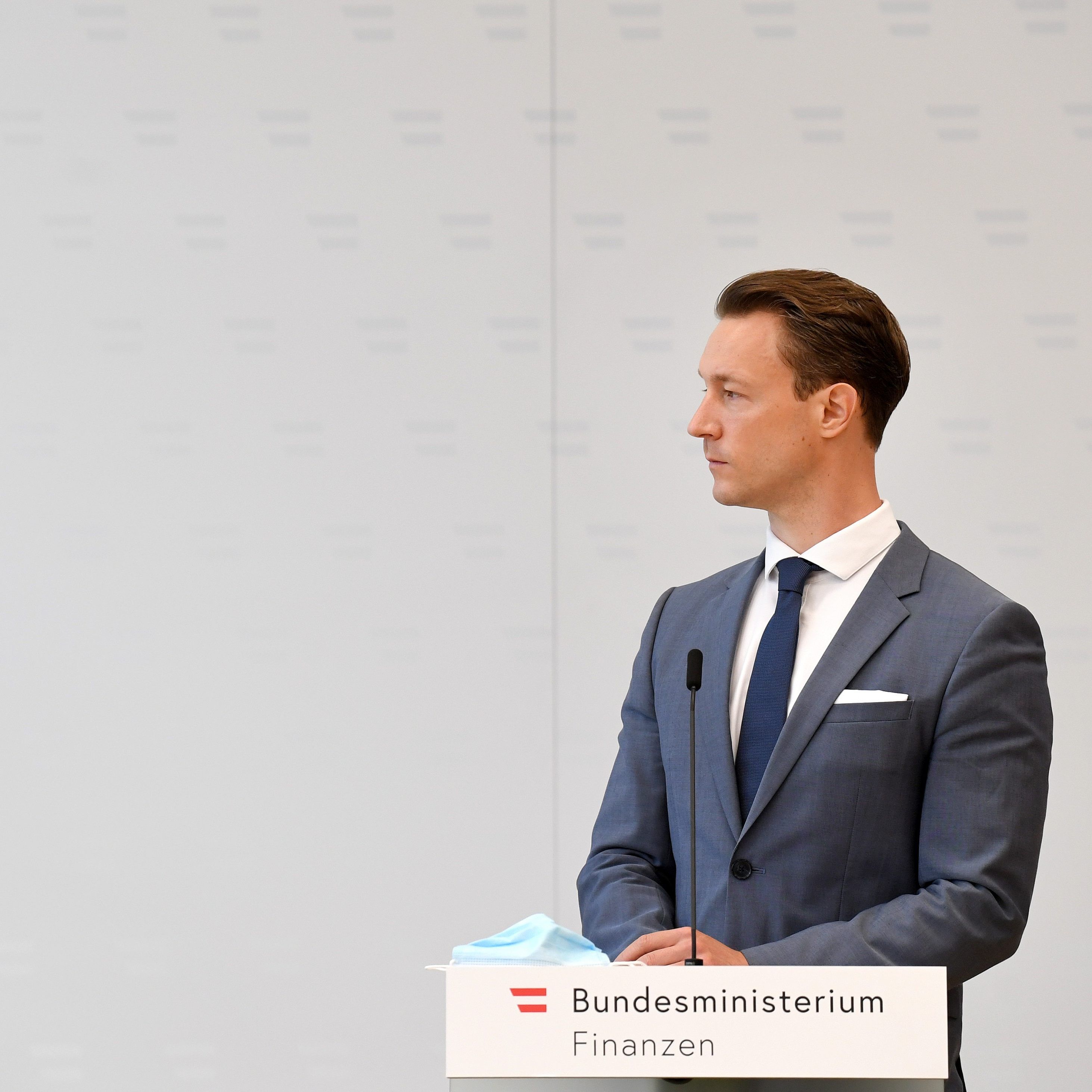 Finanzminister Blümel will den Fixkostenzuschuss in Österreich verlängern und ausweiten.