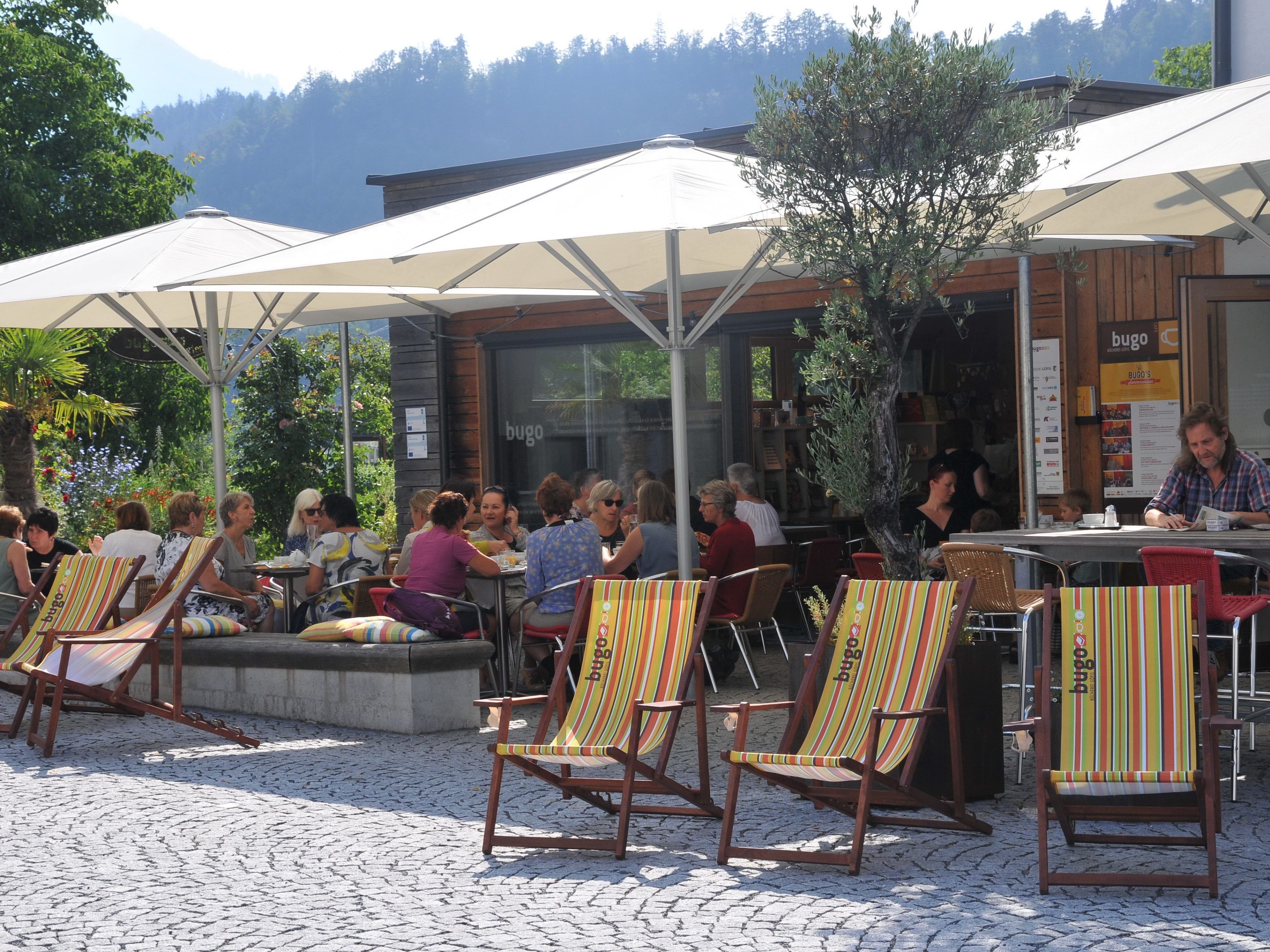 Belebtes Ortszentrum statt Parkplatz Belebtes Ortszentrum statt Parkplatz
