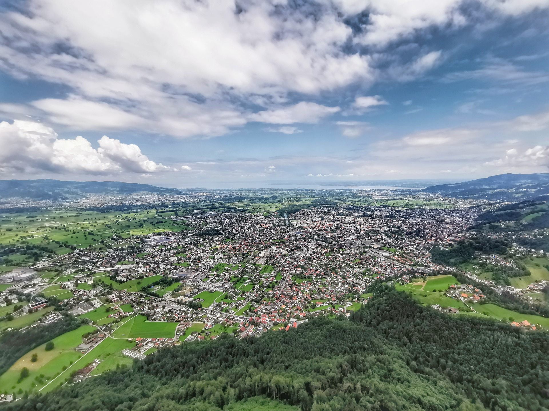 Deutschland erließ eine Reisewarnung für Vorarlberg. Deutschland erließ eine Reisewarnung für Vorarlberg.