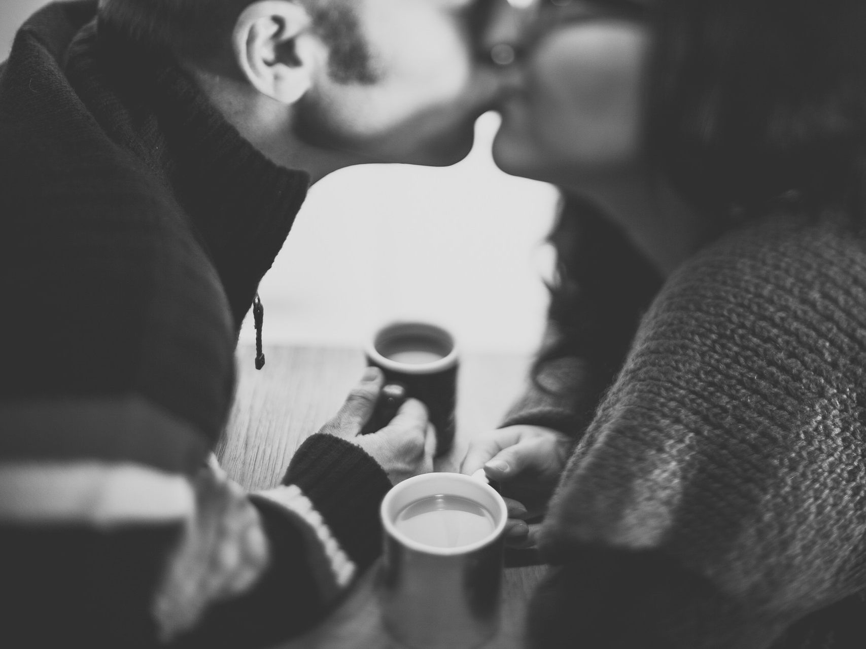 Menschen mit guter Beziehungsqualität schnitten bei der Umfrage besser ab. Menschen mit guter Beziehungsqualität schnitten bei der Umfrage besser ab.