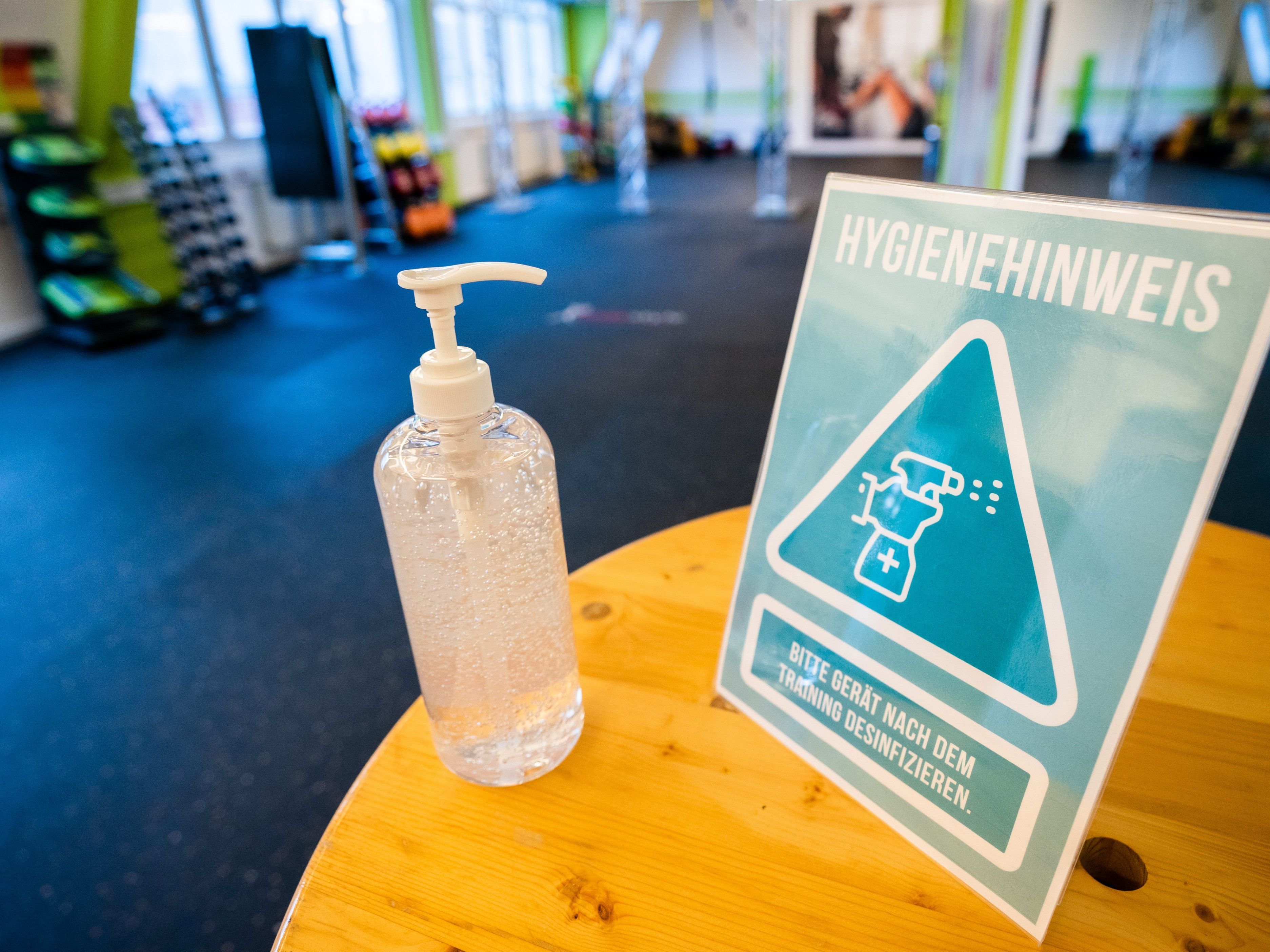 Fitnesscenter sind von der 10-Personen-Regel ausgenommen. Fitnesscenter sind von der 10-Personen-Regel ausgenommen.