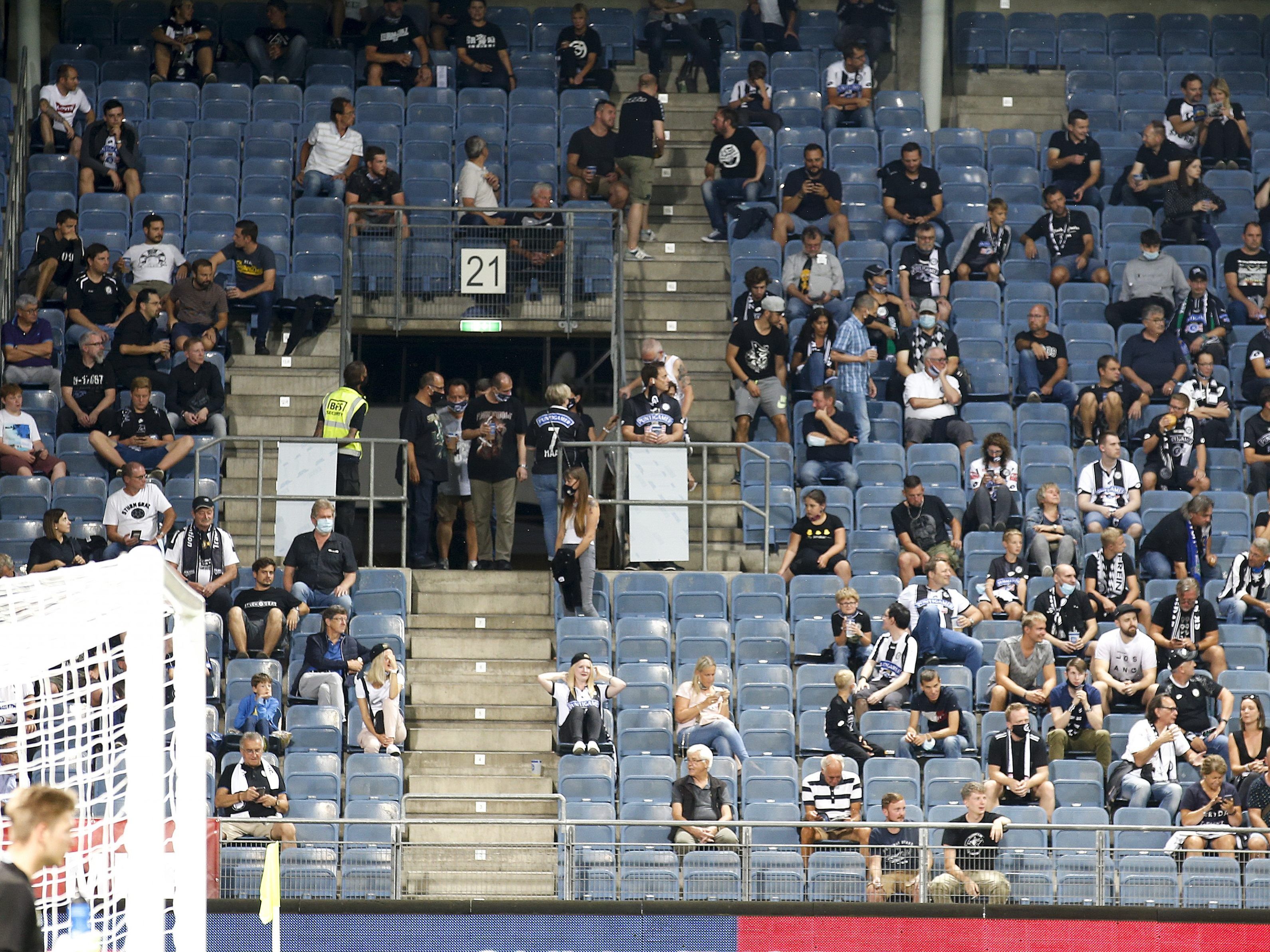 Je nach Ampelfarbe dürfen unterschiedlich viele Fans ins Stadion. Je nach Ampelfarbe dürfen unterschiedlich viele Fans ins Stadion.