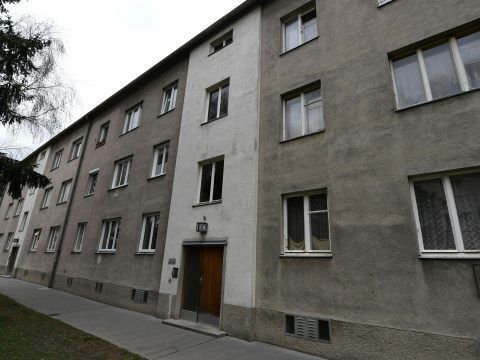 In diesem Haus in Wien-Floridsdorf kam es zu der schweren Messer-Attacke