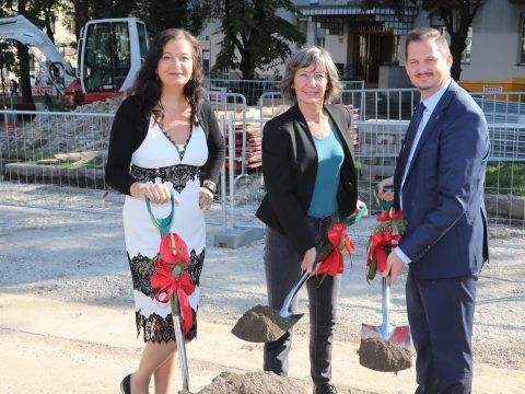 Vor einem Jahr wurde der Spatenstich am neuen Reumannplatz gesetzt - nun ist er fertig Vor einem Jahr wurde der Spatenstich am neuen Reumannplatz gesetzt - nun ist er fertig