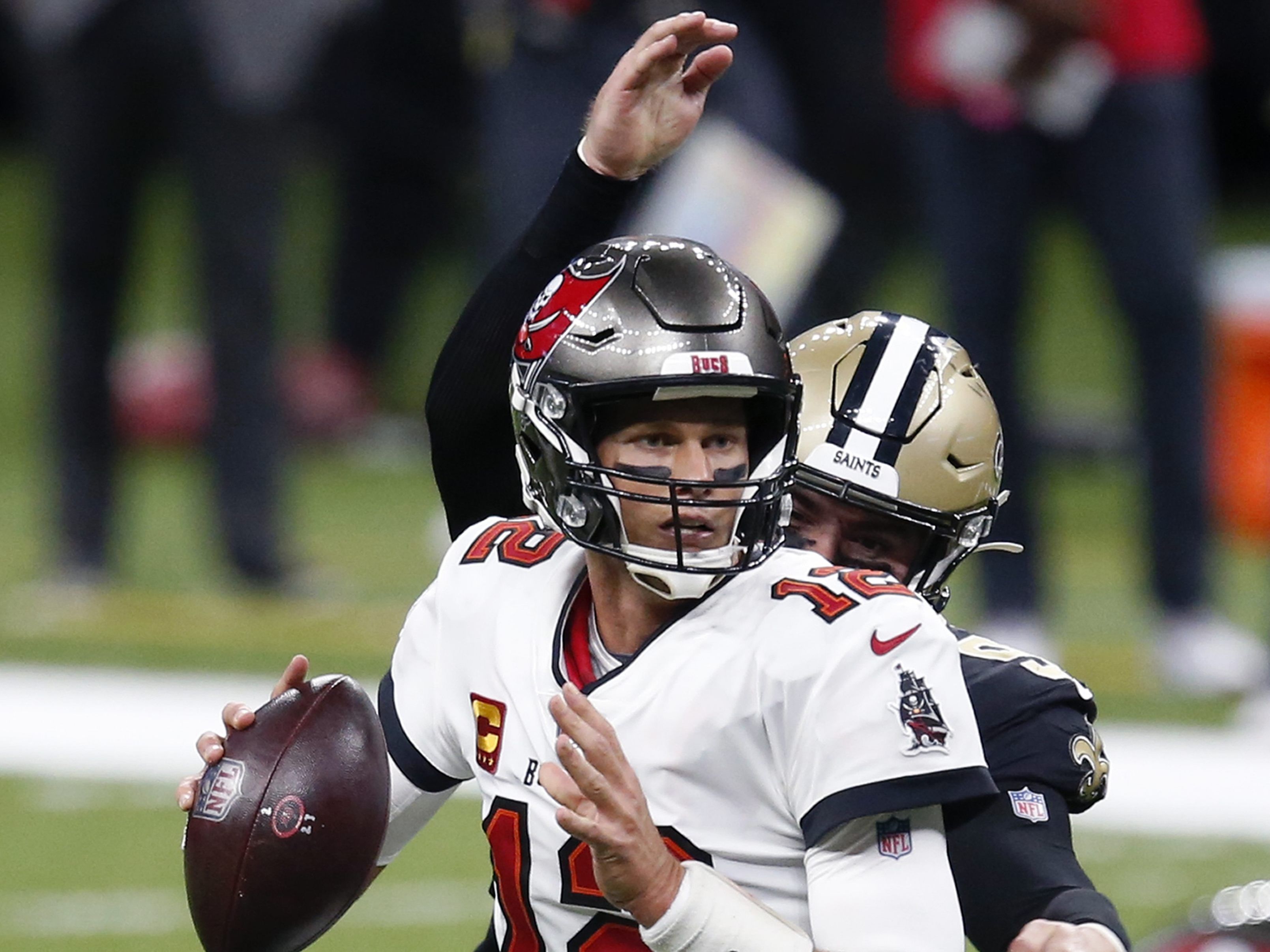 Auftakt-Niederlage für Tom Brady mit den Buccaneers. Auftakt-Niederlage für Tom Brady mit den Buccaneers.