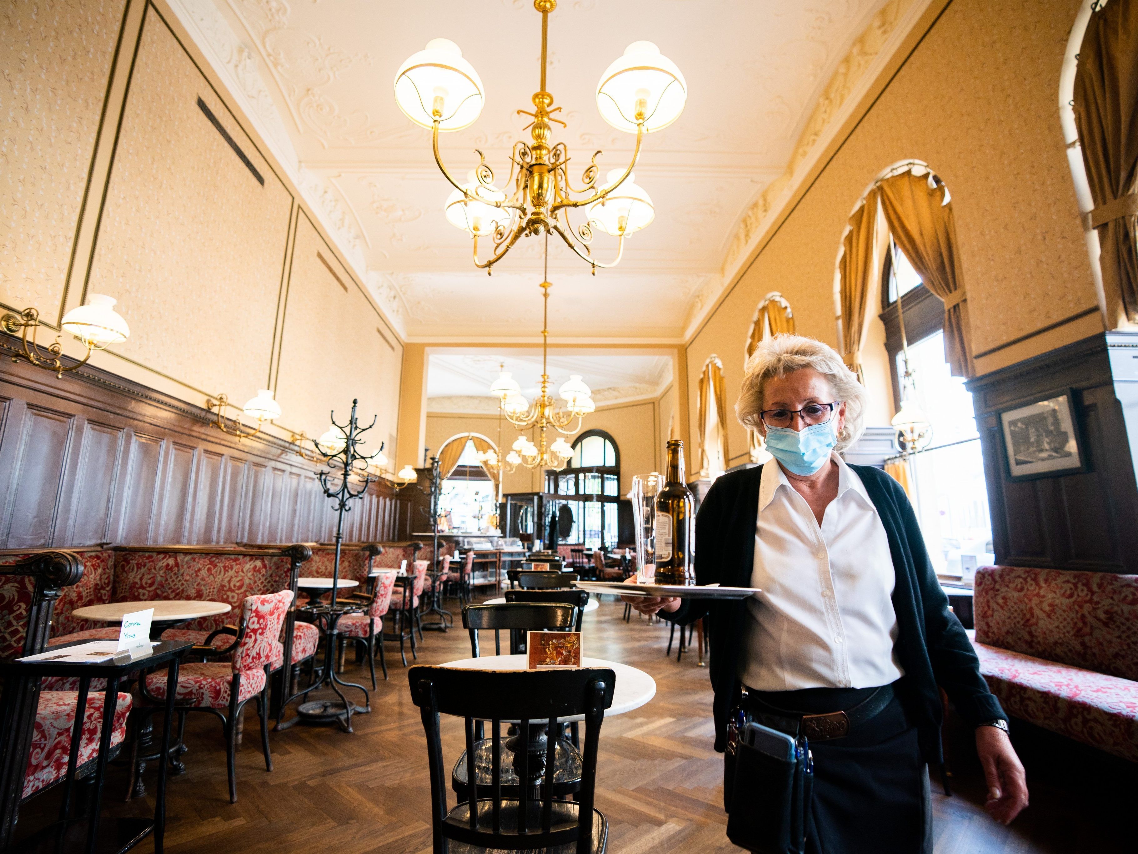 Wer in Wien ein Gastro-Lokal besucht, muss sich ab Montag registrieren lassen. Wer in Wien ein Gastro-Lokal besucht, muss sich ab Montag registrieren lassen.