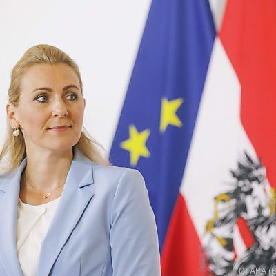 Die Arbeitsministerin spricht von saisonalen Effekten
