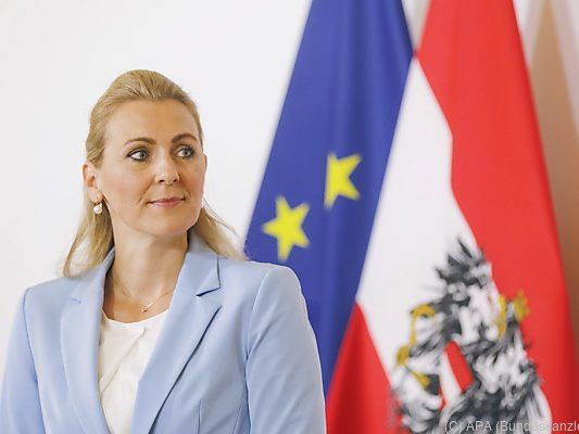 Die Arbeitsministerin spricht von saisonalen Effekten