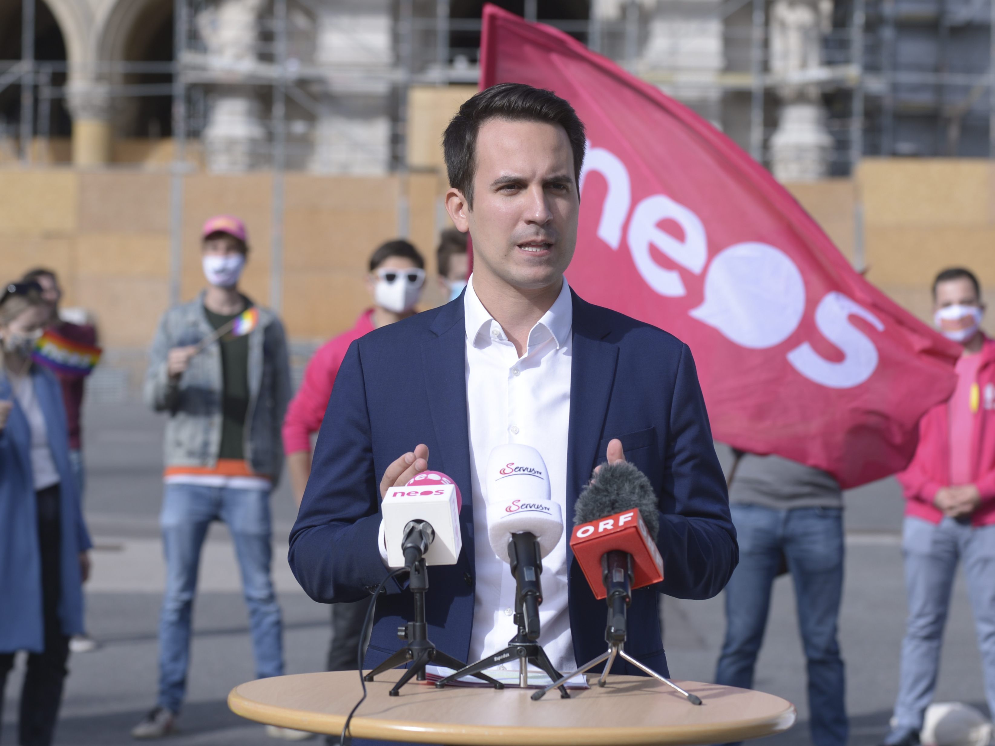 Meinungsforscher sehen die SPÖ im Finish weiter klar im Aufwind - und eine Koalition mit den NEOS (im Bild: Spitzenkandidat Christoph Wiederkehr) als denkbar Meinungsforscher sehen die SPÖ im Finish weiter klar im Aufwind - und eine Koalition mit den NEOS (im Bild: Spitzenkandidat Christoph Wiederkehr) als denkbar