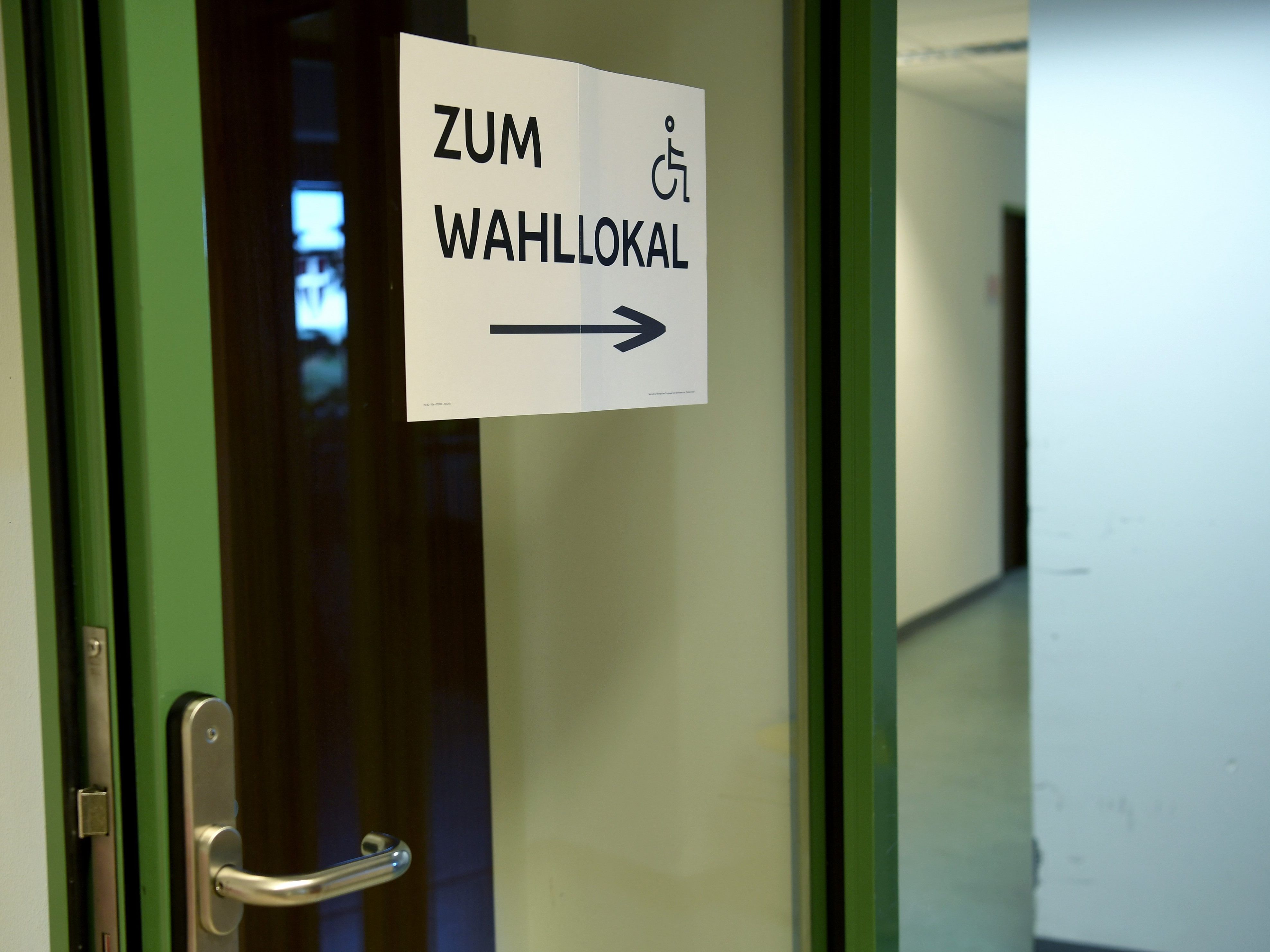 Am 11. Oktober wird gewählt, die Parteien ziehen ins Finale ein. Am 11. Oktober wird gewählt, die Parteien ziehen ins Finale ein.