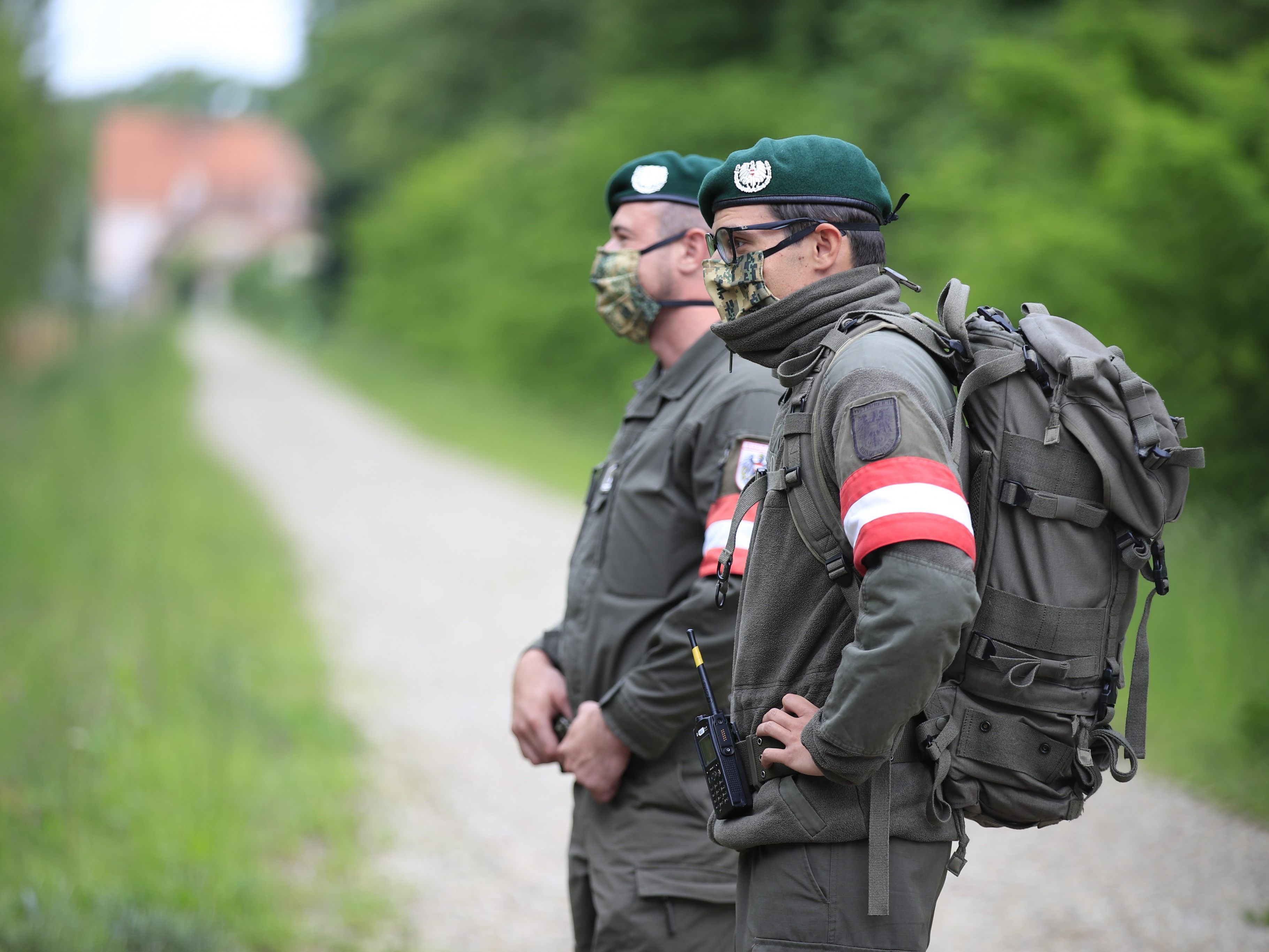Illegale Migranten befanden sich in einem Kastenwagen.