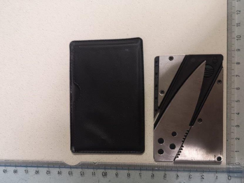 Das Messer lässt sich zur Form einer Kreditkarte zusammenklappen. Das Messer lässt sich zur Form einer Kreditkarte zusammenklappen.