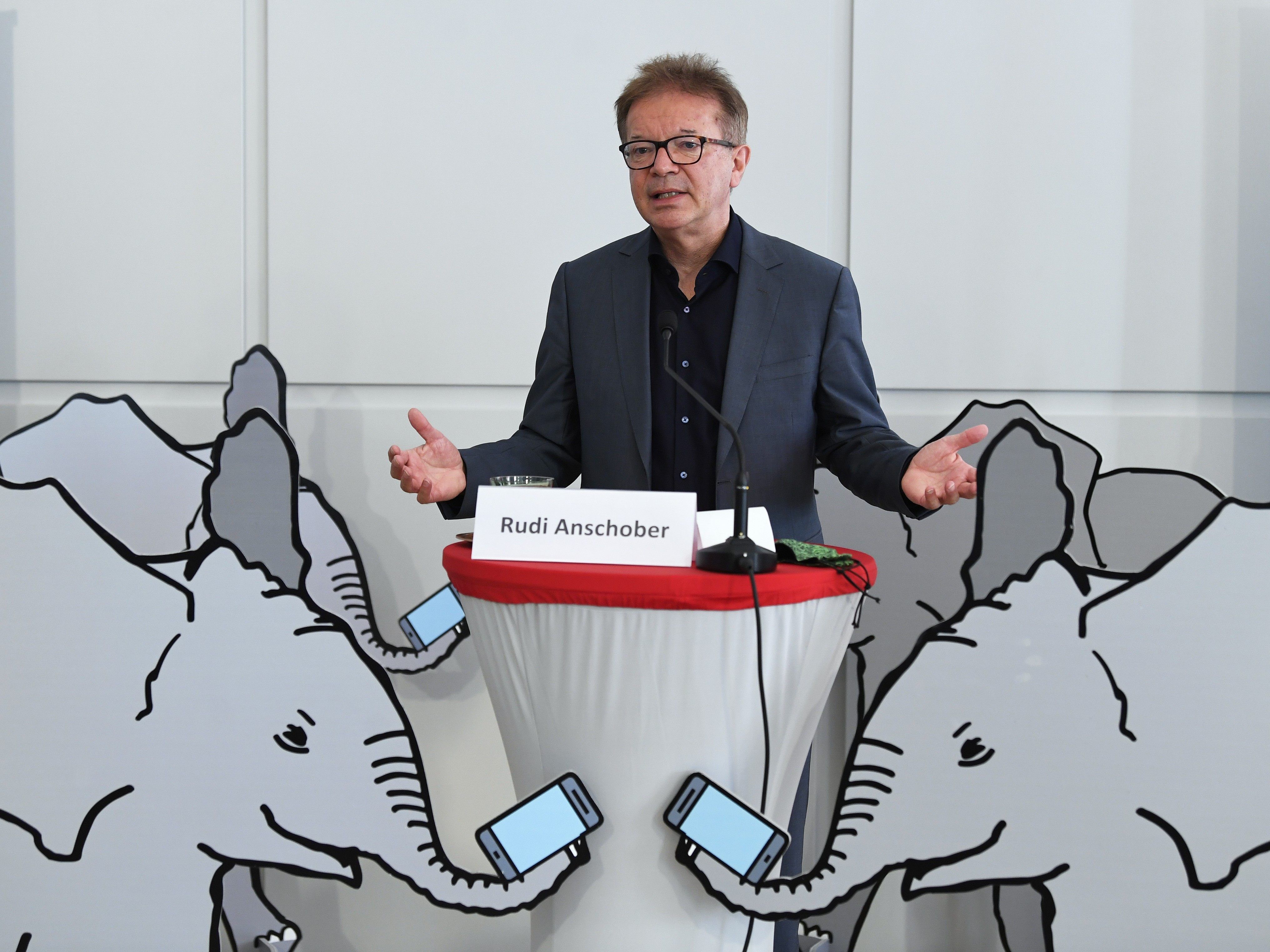 Durch das Installieren der Stopp-Corona-App kann laut Anschober das Contact Tracing unterstützt werden.