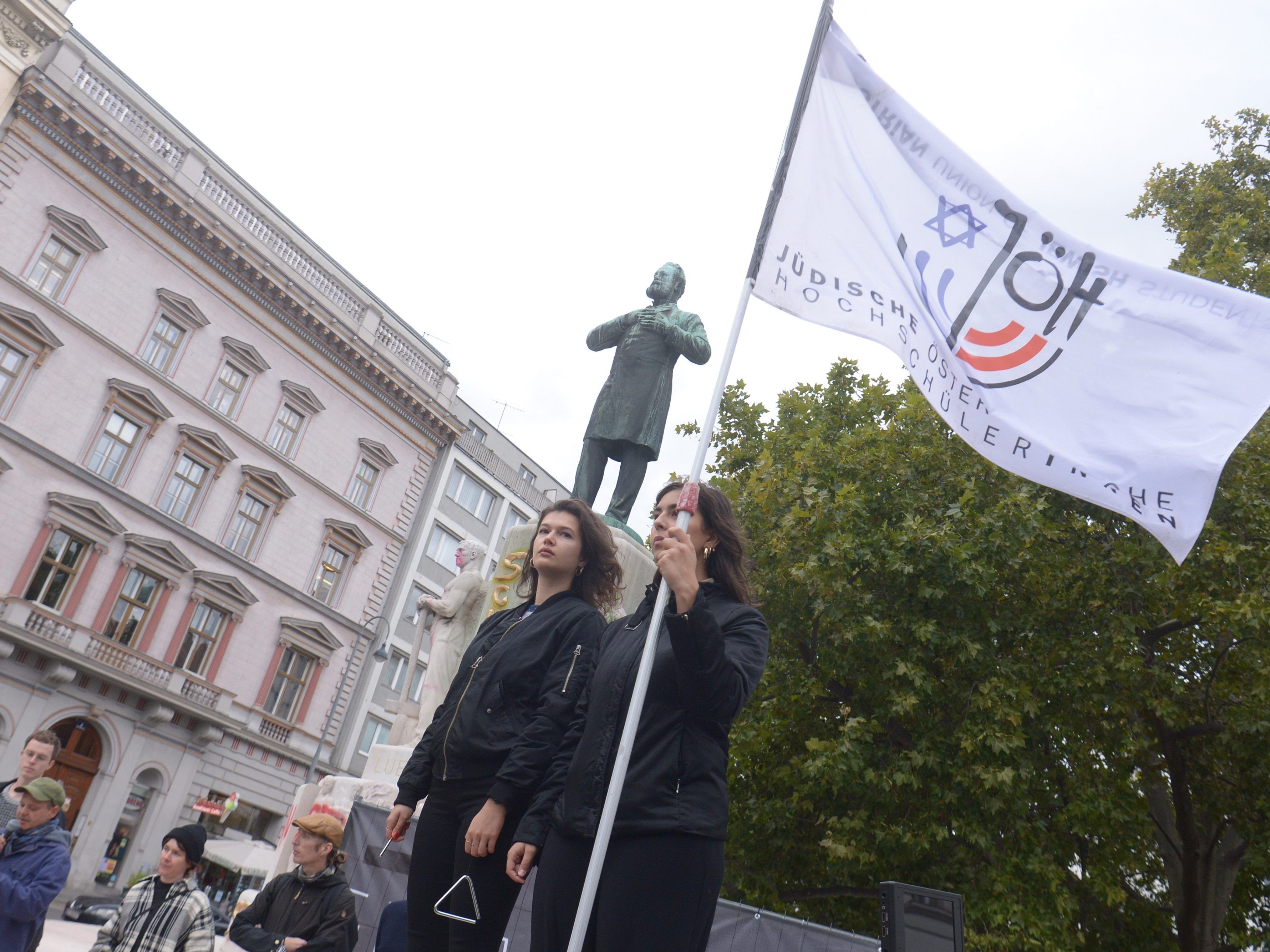 Täglich werden unterschiedliche Organisationen Wache halten.