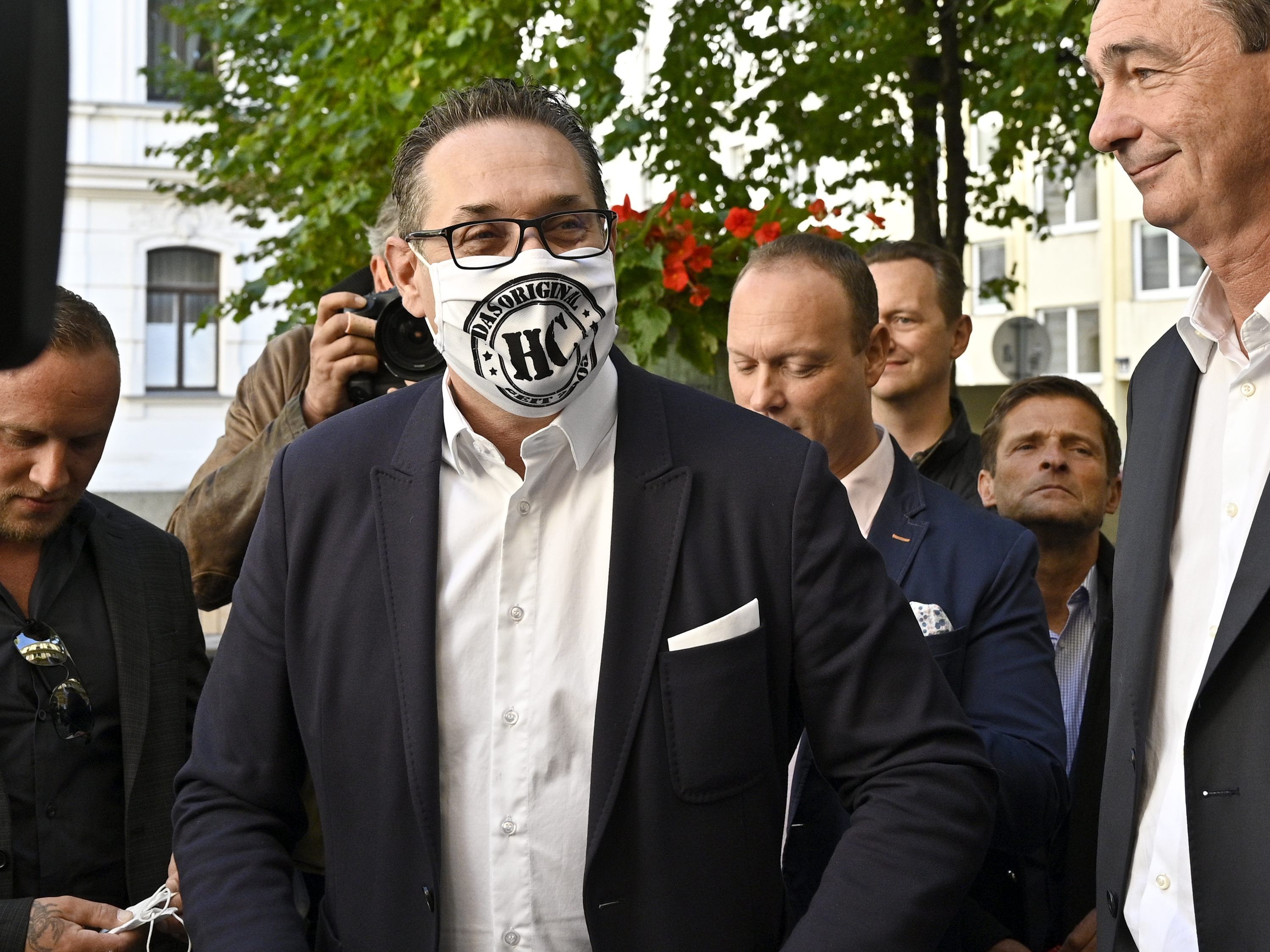 HC Strache hat bereits gewählt und hofft auf ein zweistelliges Ergebnis bei der Wien-Wahl. HC Strache hat bereits gewählt und hofft auf ein zweistelliges Ergebnis bei der Wien-Wahl.