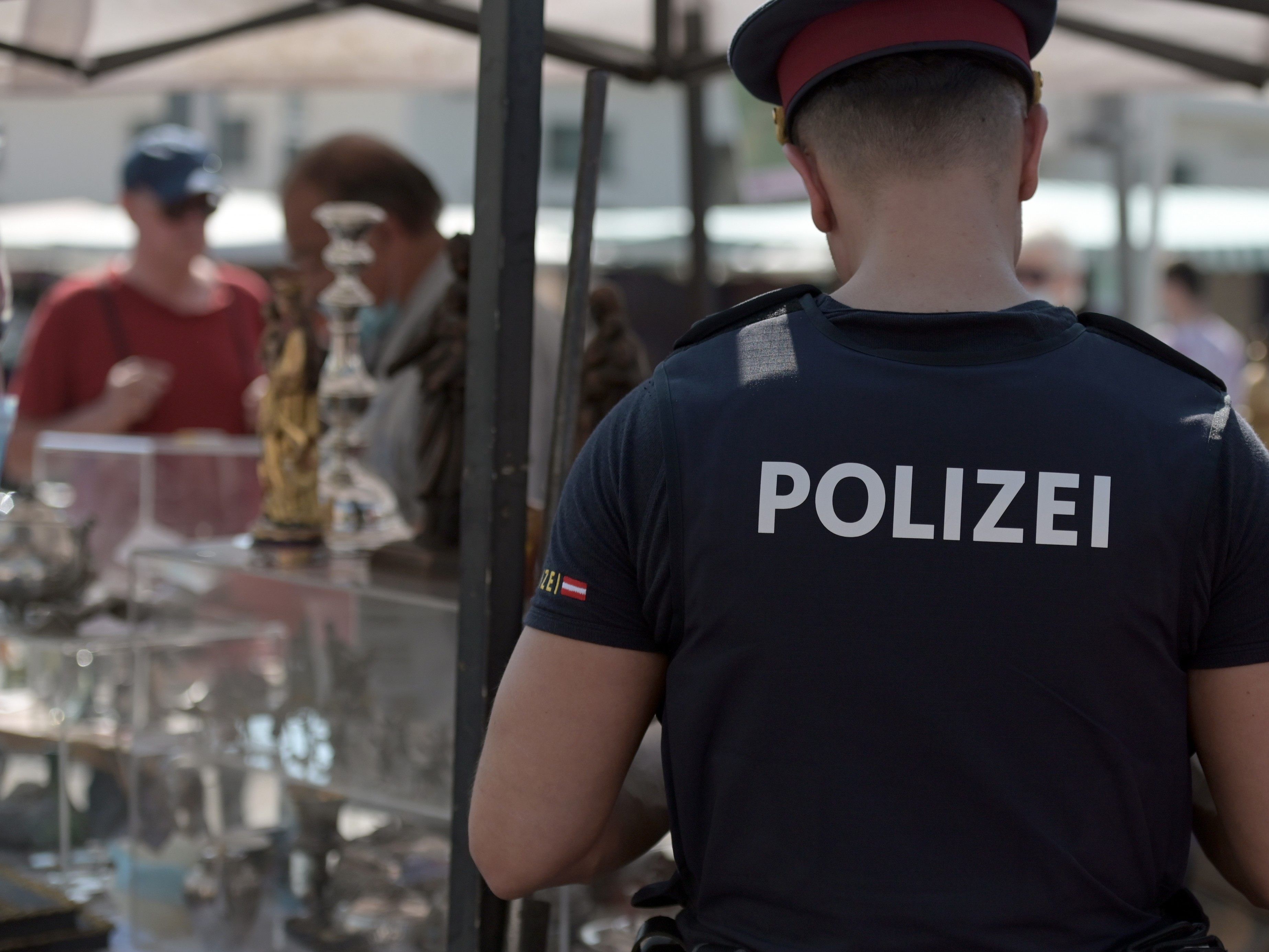 Auch die Polizei war bei den Flohmarkt-Kontrollen in Wien-Donaustadt im Einsatz.