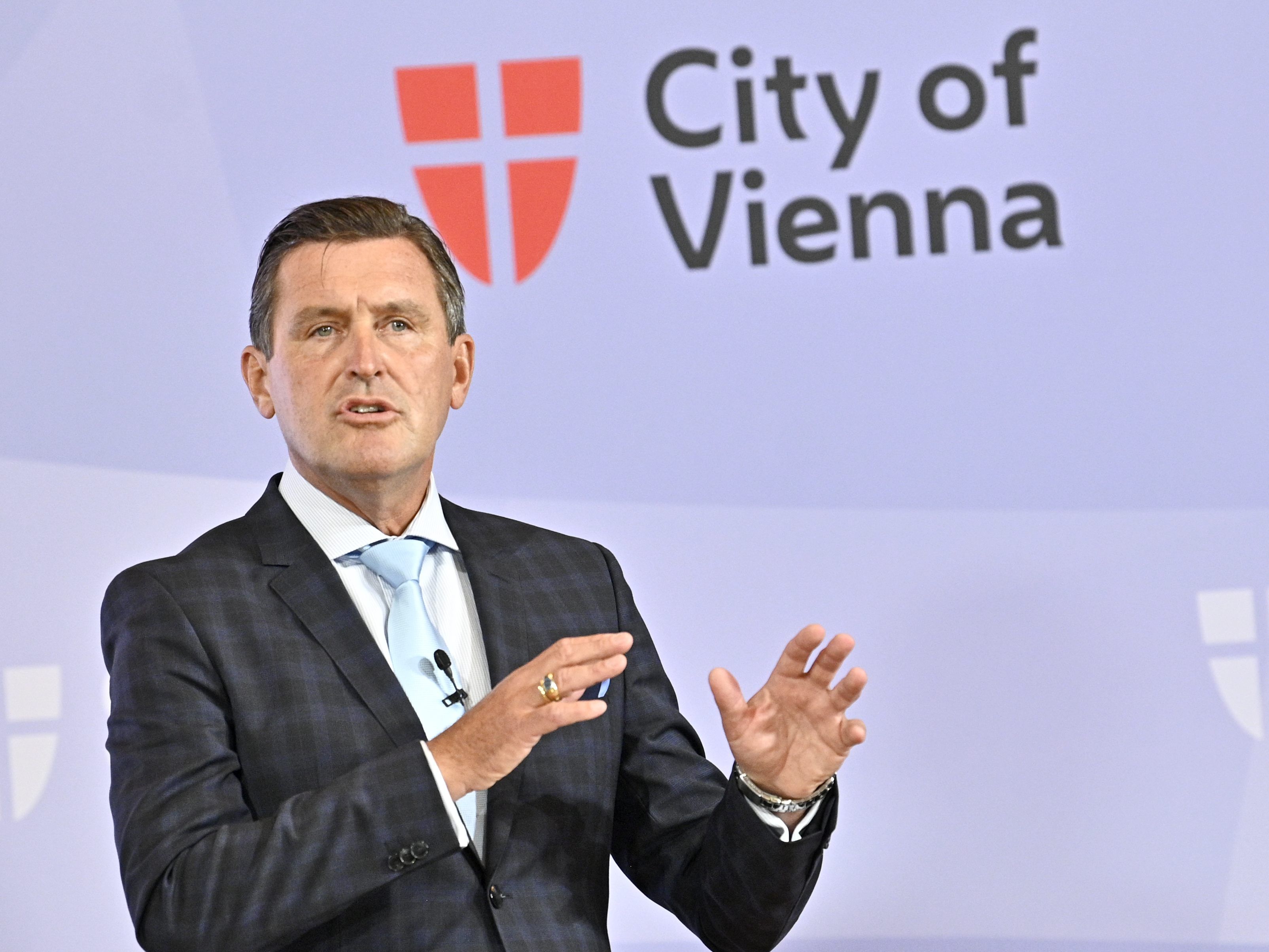 Hanke gab die Beteiligung am Donnerstag bekannt.