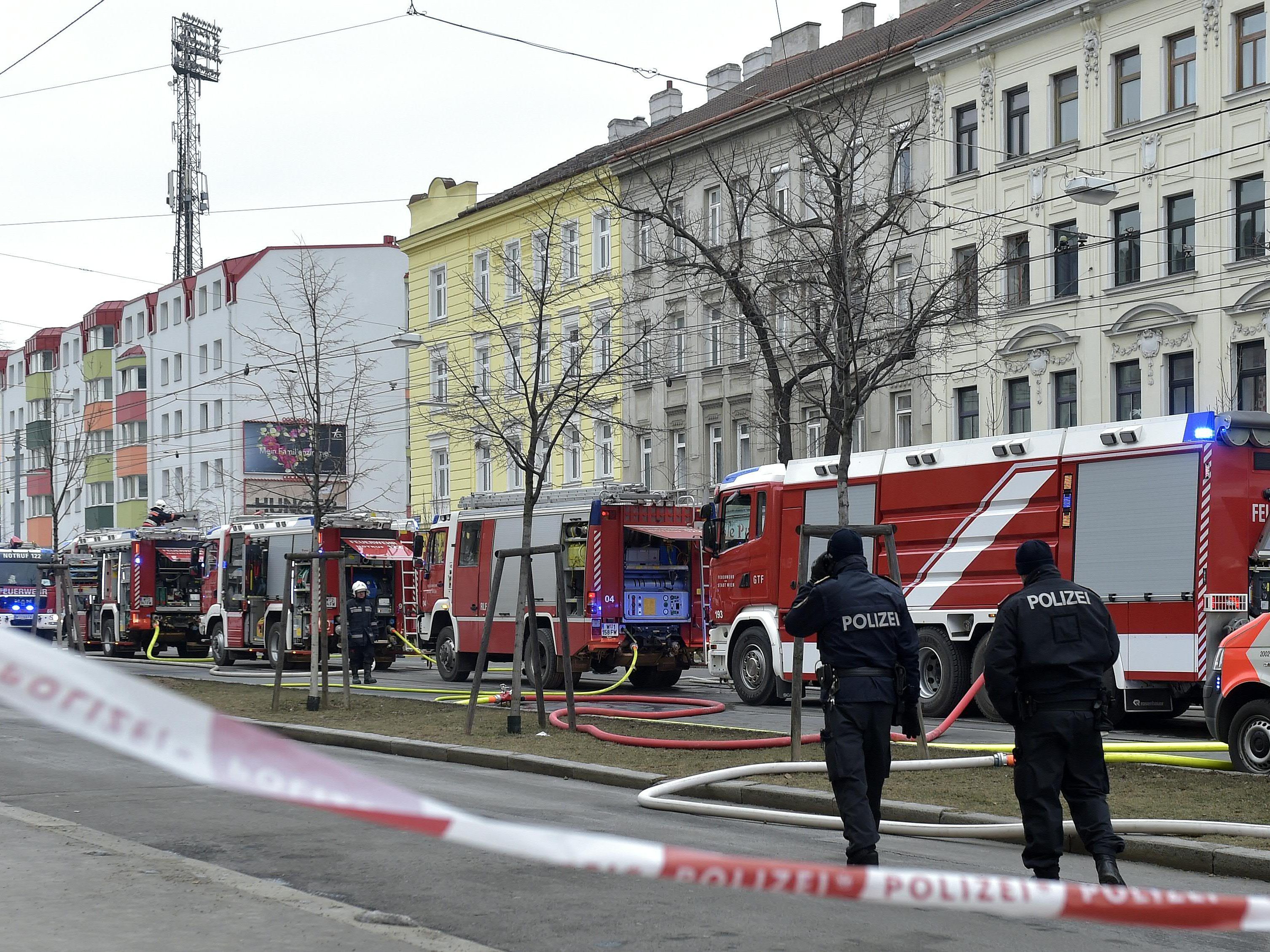 Bei der Gasexplosion wurde ein 65-Jähriger getötet. Bei der Gasexplosion wurde ein 65-Jähriger getötet.