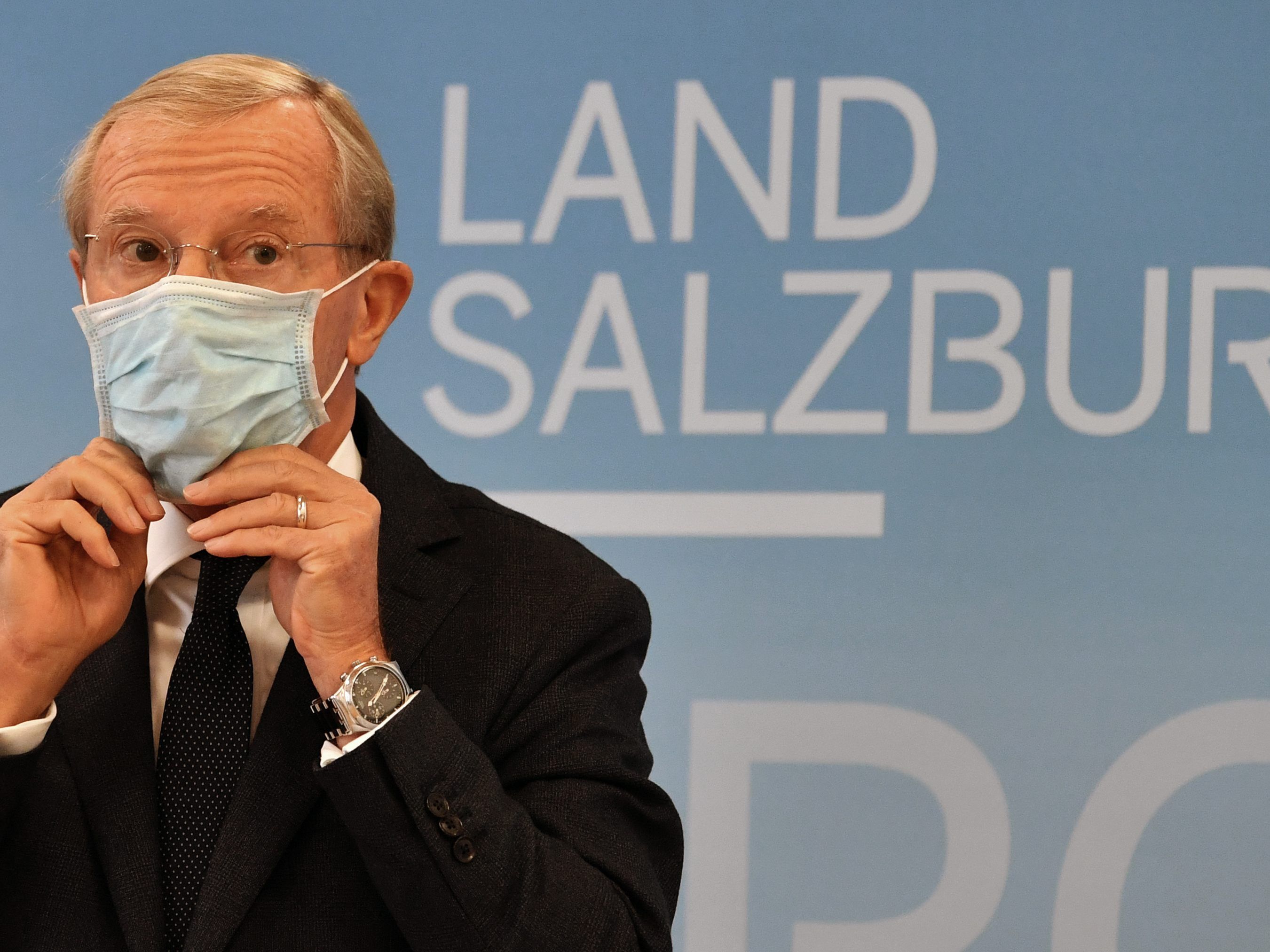 Das Land Salzburg schärft angesichts der steigenden Corona-Zahlen bei den Maßnahmen drastisch nach. Das Land Salzburg schärft angesichts der steigenden Corona-Zahlen bei den Maßnahmen drastisch nach.