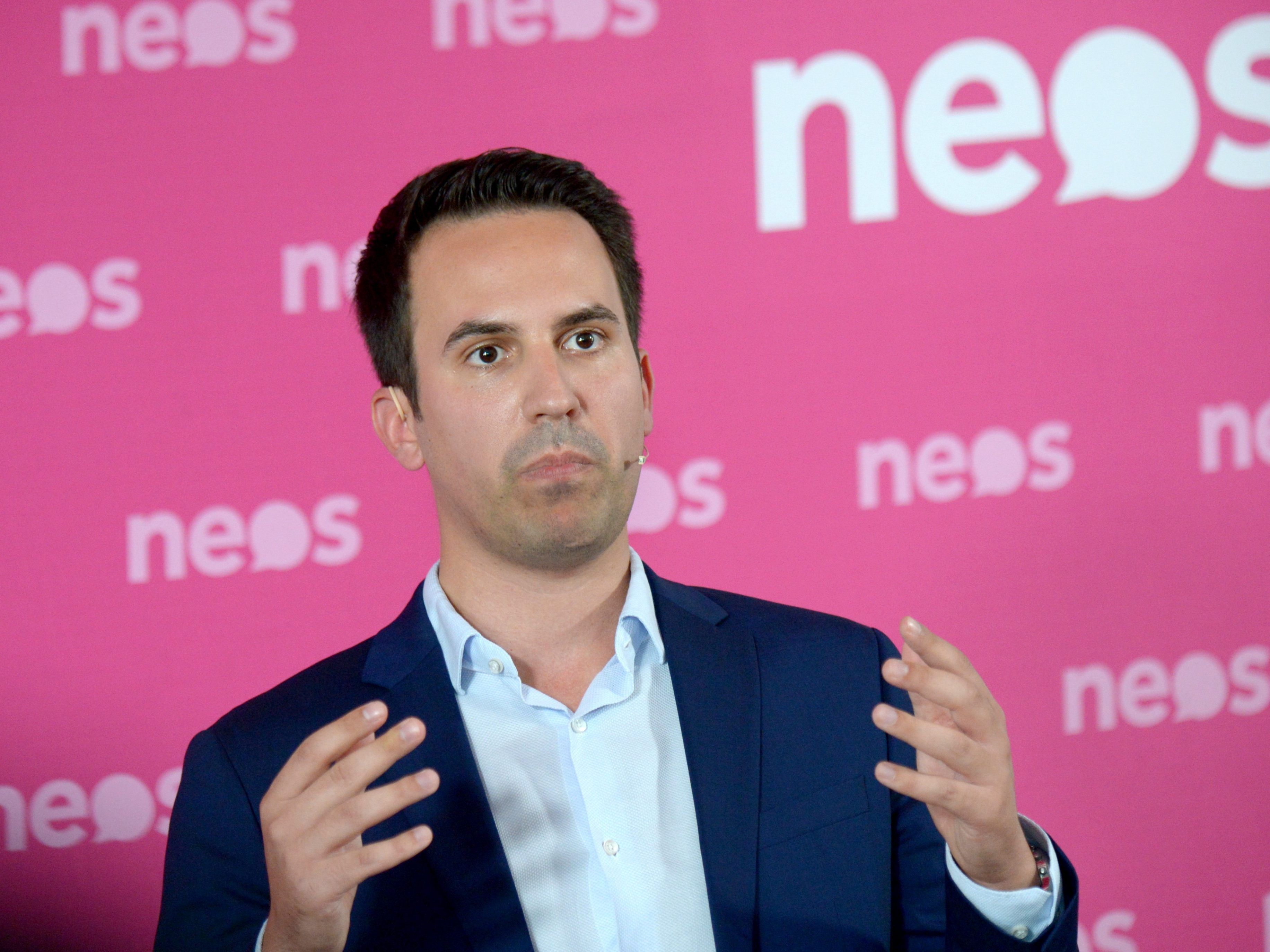 Die Wiener NEOS haben am Freitag einen Sieben-Punkte-Plan zur Bekämpfung von Radikalisierung präsentiert. Die Wiener NEOS haben am Freitag einen Sieben-Punkte-Plan zur Bekämpfung von Radikalisierung präsentiert.