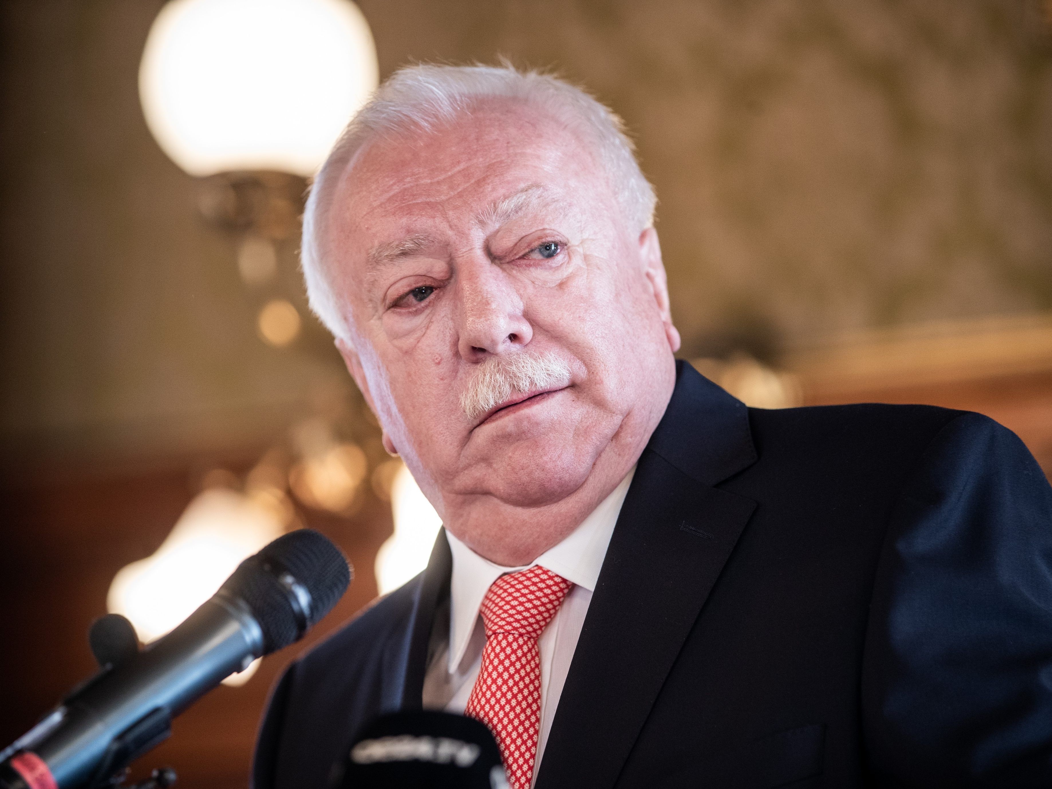 Häupl sieht Koalition mit NEOS in Wien skeptisch. Häupl sieht Koalition mit NEOS in Wien skeptisch.