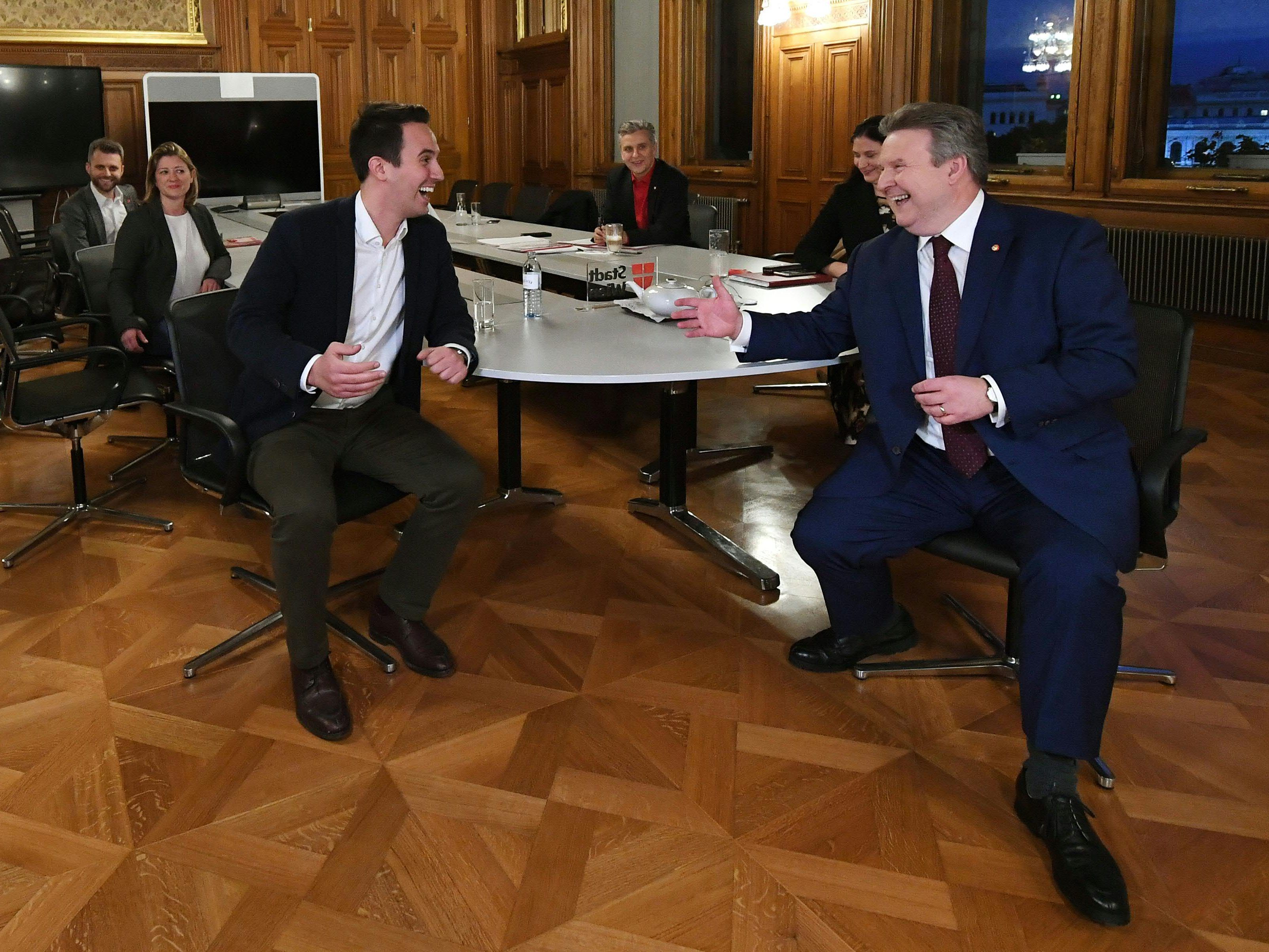 Vertreter von SPÖ und NEOS haben am Dienstag mit den Koalitionsverhandlungen im Wiener Rathaus gestartet. Vertreter von SPÖ und NEOS haben am Dienstag mit den Koalitionsverhandlungen im Wiener Rathaus gestartet.