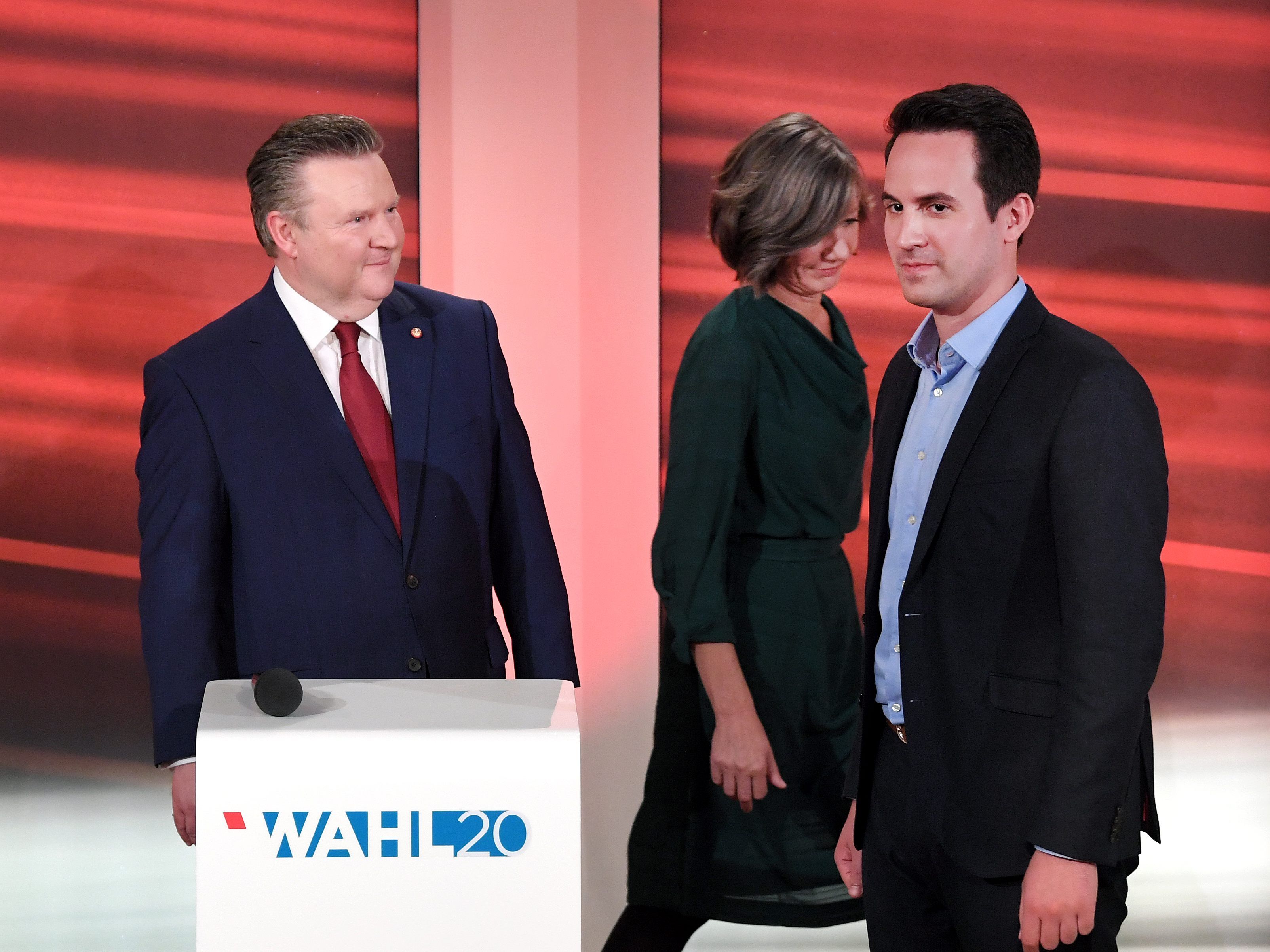 Michael Ludwig und sein Verhandlungsteam empfangen heute Vertreter der NEOS zu Sondierungsgesprächen. Michael Ludwig und sein Verhandlungsteam empfangen heute Vertreter der NEOS zu Sondierungsgesprächen.