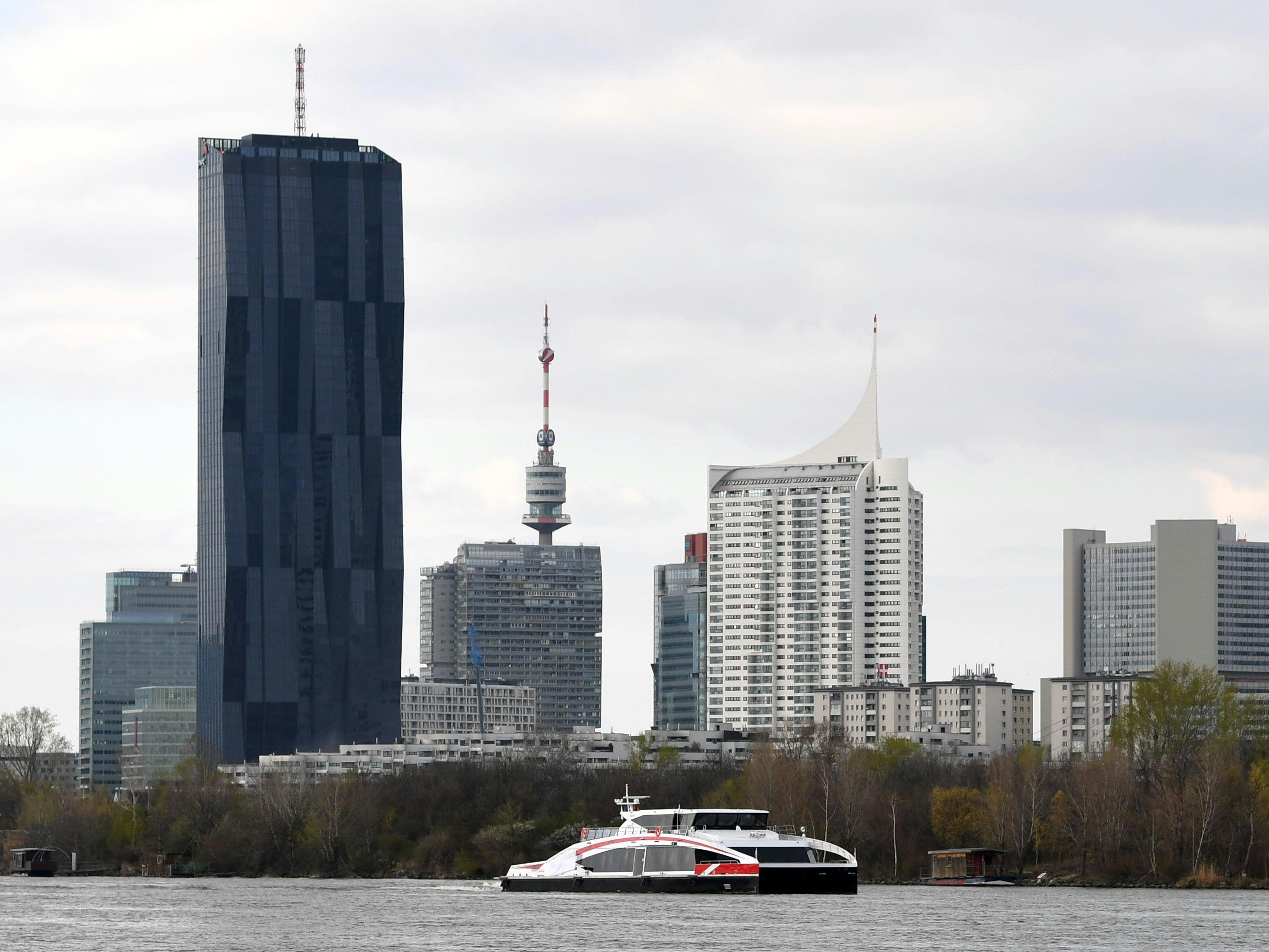 Der Twin City Liner stellt bis auf Weiteres den Betrieb ein. Der Twin City Liner stellt bis auf Weiteres den Betrieb ein.