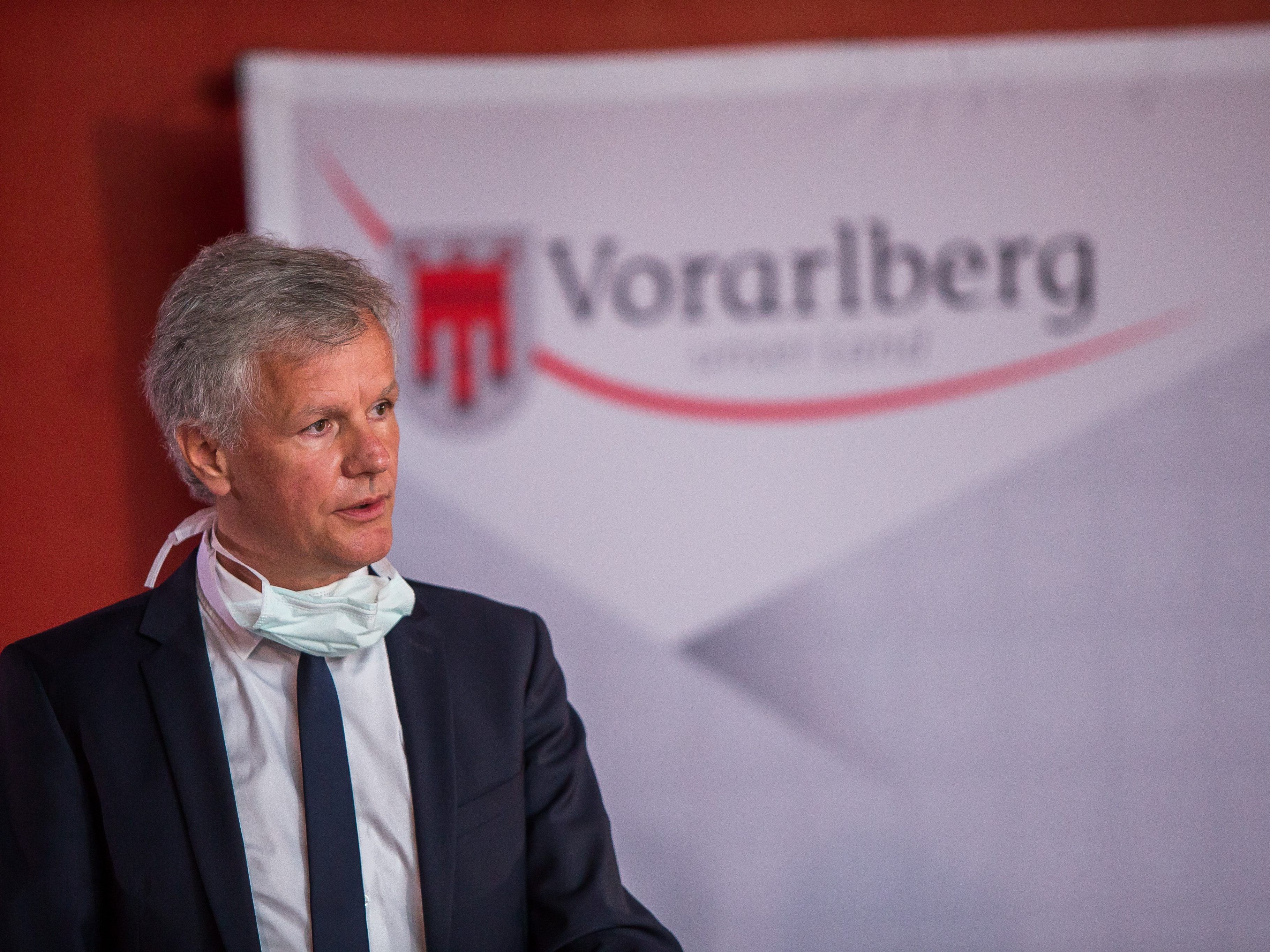 Rund 30 Krankenhausmitarbeiter wurden positiv auf das Corona-Virus getestet. Rund 30 Krankenhausmitarbeiter wurden positiv auf das Corona-Virus getestet.
