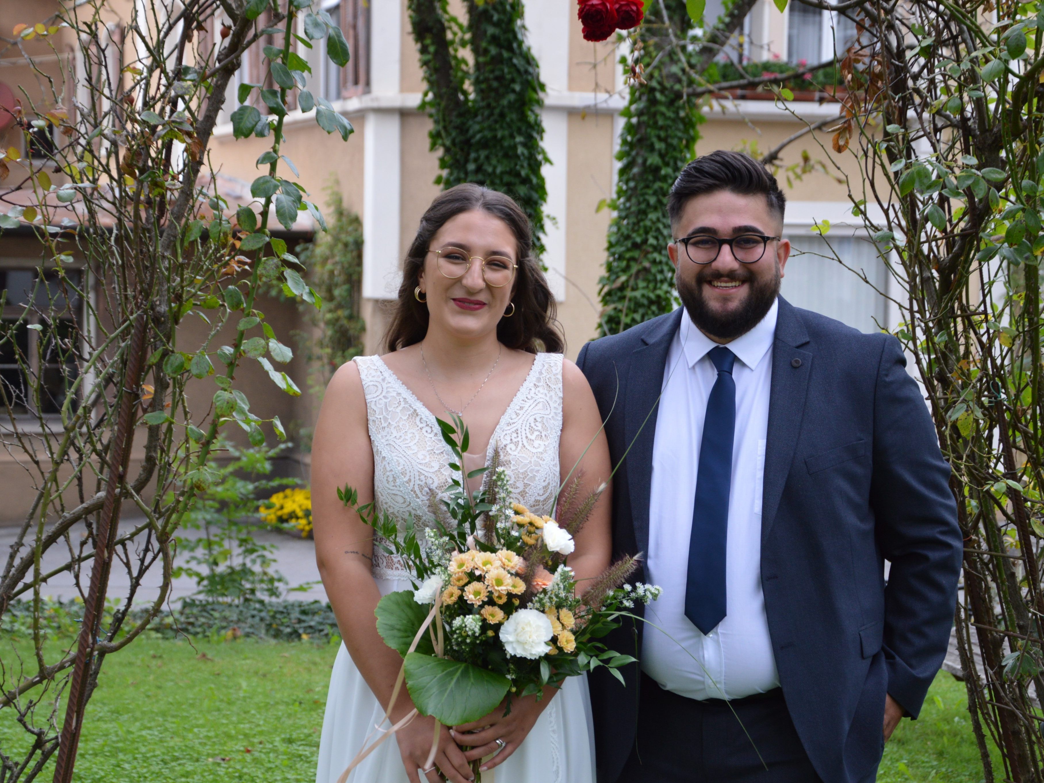 Büsra Yilmaz und Hüseyin Bilgic haben geheiratet. Büsra Yilmaz und Hüseyin Bilgic haben geheiratet.
